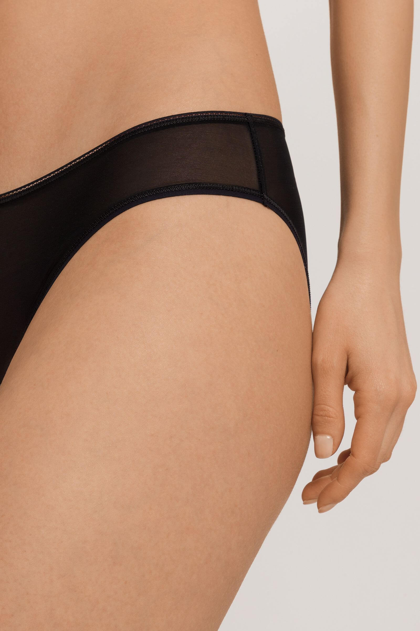 Бесшовные трусы слипы с заниженной посадкой. Цвет Черный (070019)