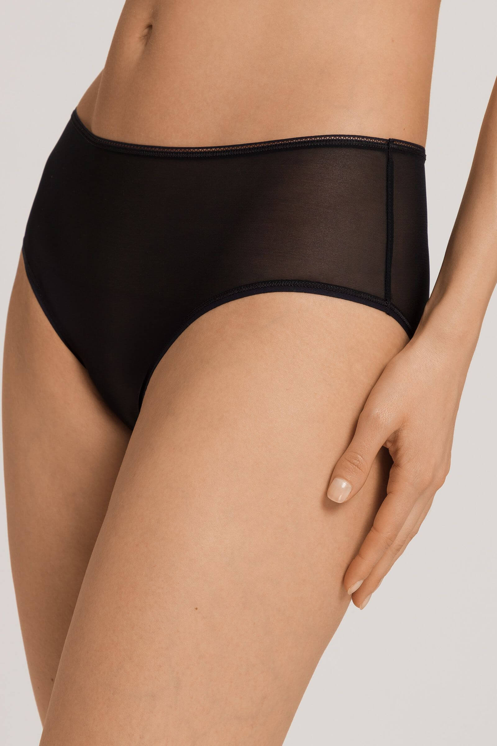 Бесшовные трусы хипстеры с классической посадкой. Цвет Черный (070019)