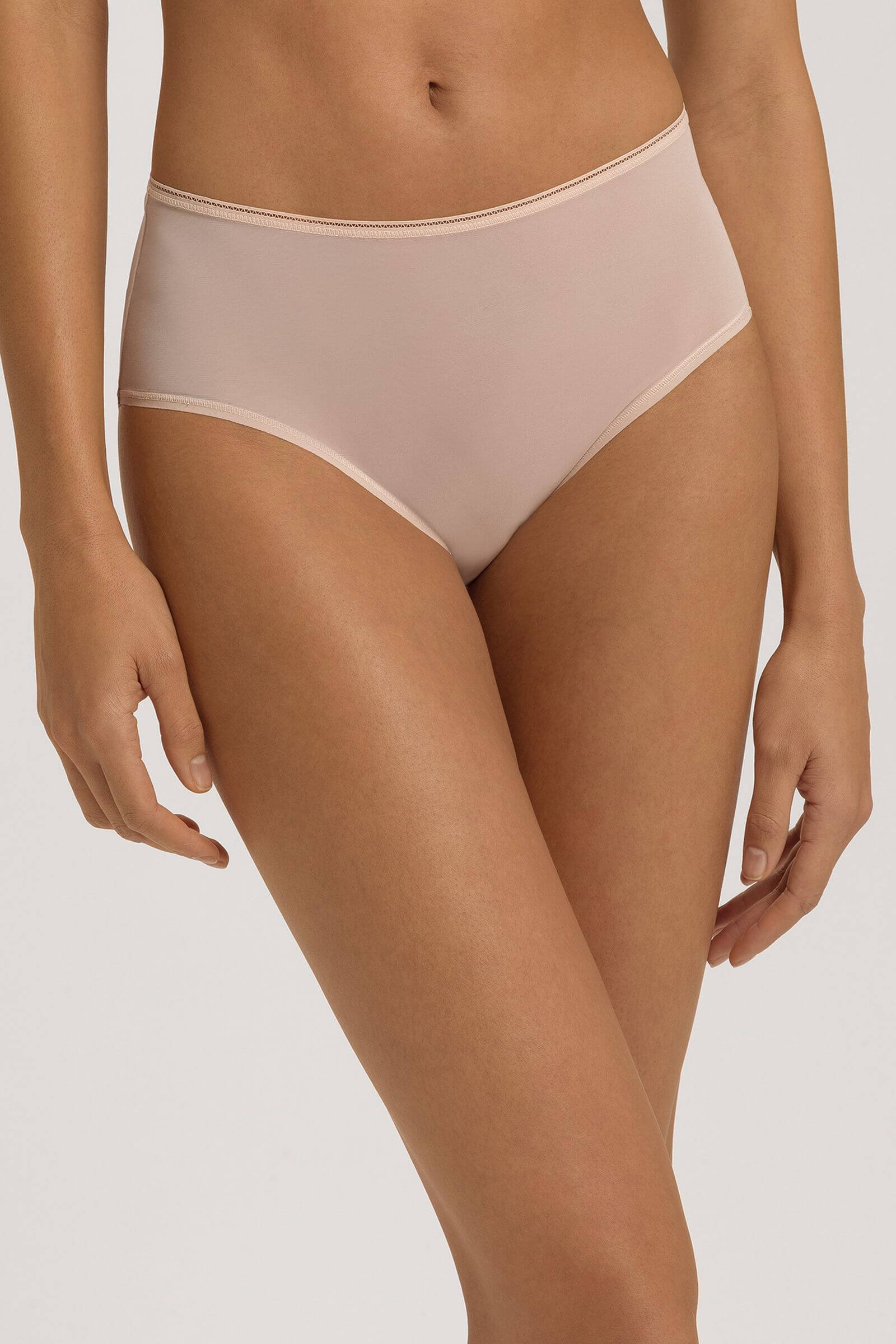 Бесшовные трусы хипстеры с классической посадкой. Цвет Бежевый (070274)