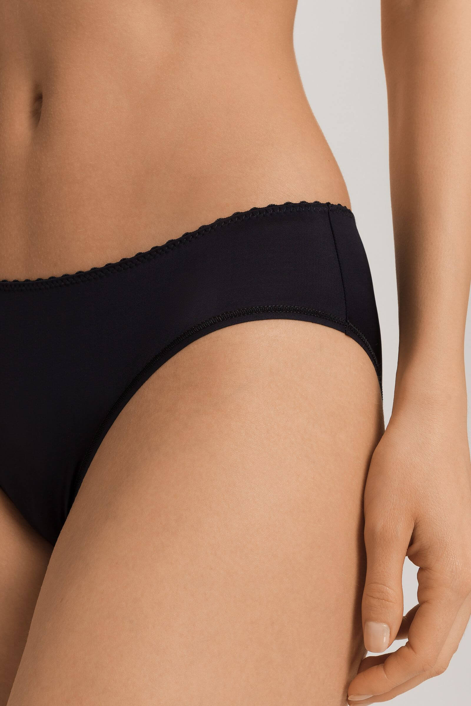 Трусы слипы из шелковистой вискозы. Цвет Черный (070019)