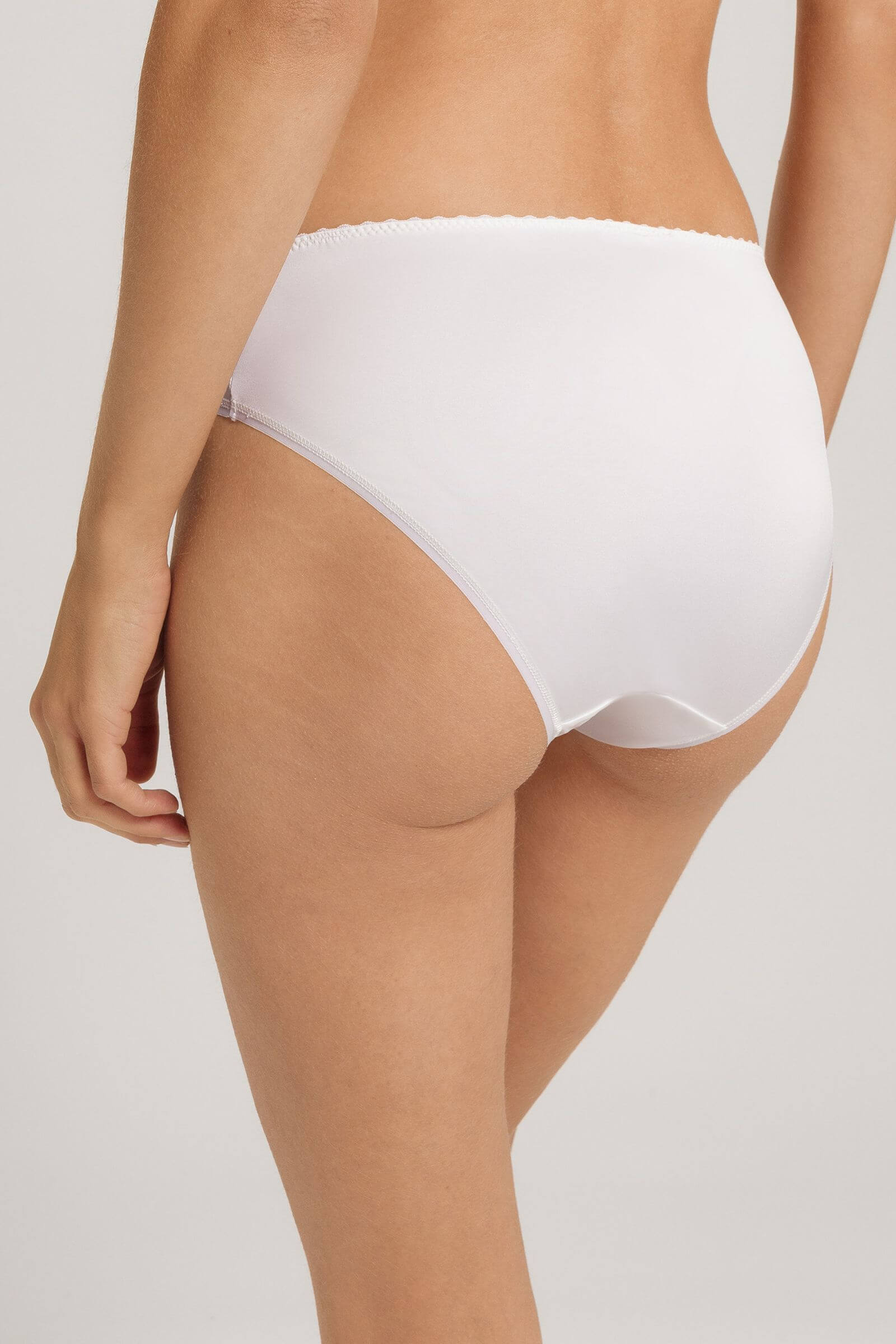 Трусы слипы из шелковистой вискозы. Цвет Белый (070102)