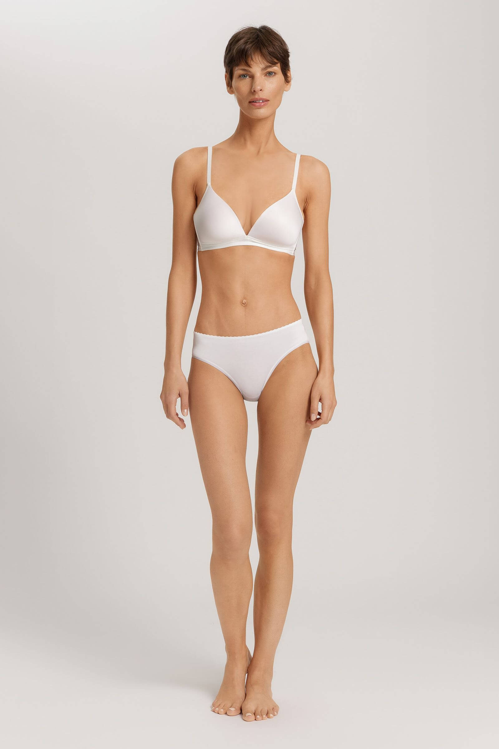 Трусы слипы из шелковистой вискозы. Цвет Белый (070102)