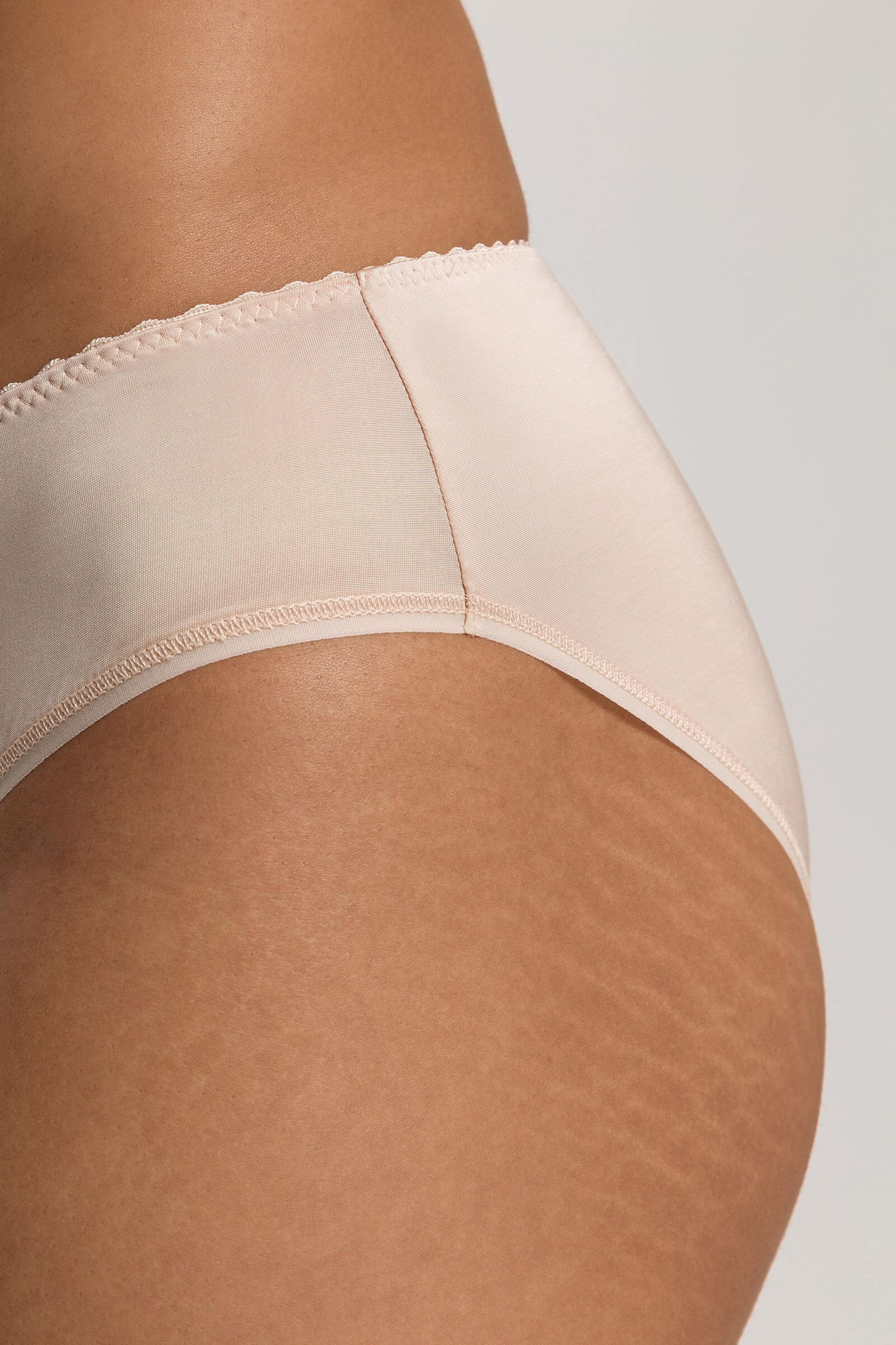 Трусы слипы из шелковистой вискозы. Цвет Бежевый (070858)