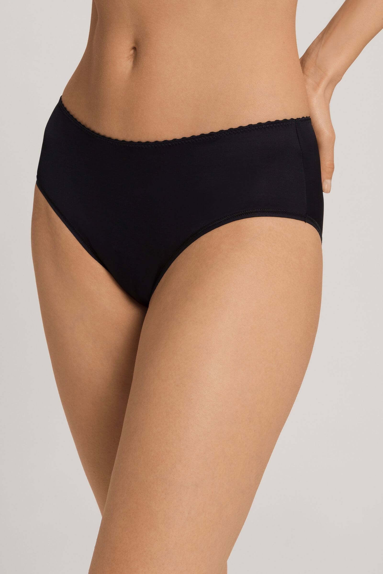 Трусы хипстеры из шелковистой вискозы. Цвет Черный (070019)