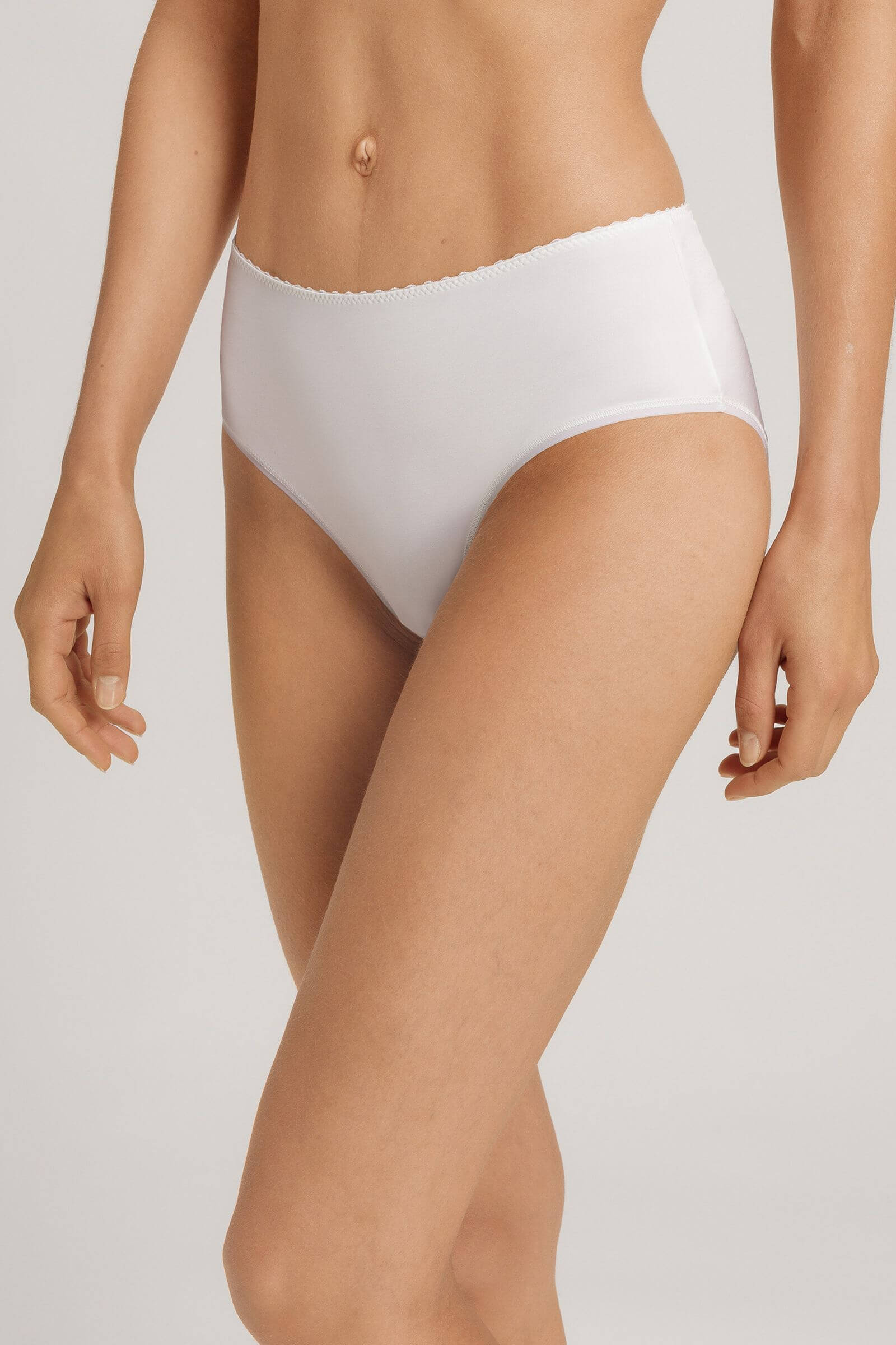 Трусы хипстеры из шелковистой вискозы. Цвет Белый (070102)