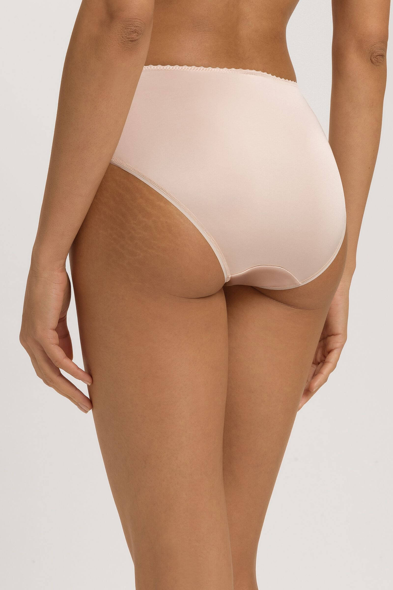 Трусы хипстеры из шелковистой вискозы. Цвет Бежевый (070858)