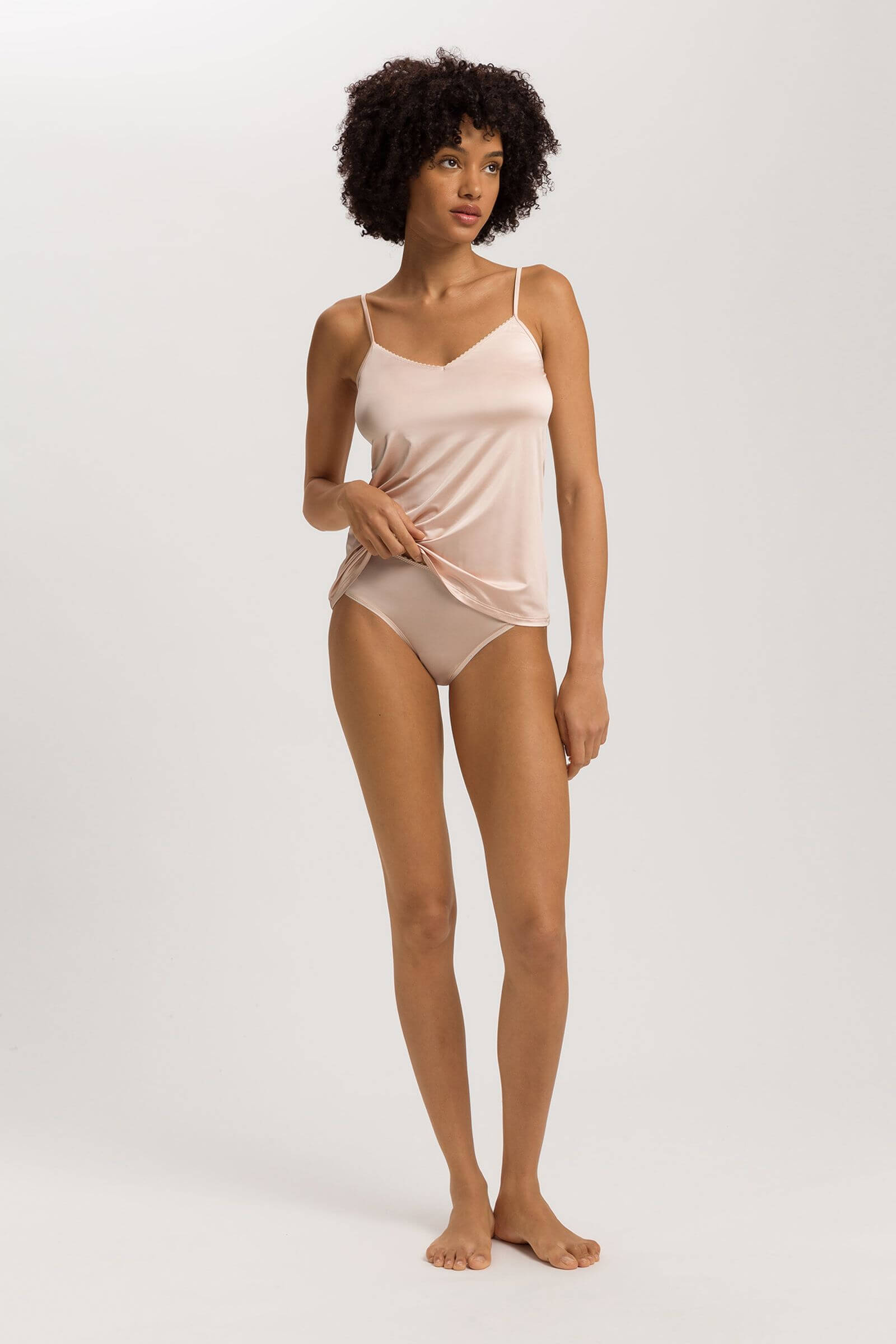 Трусы хипстеры из шелковистой вискозы. Цвет Бежевый (070858)