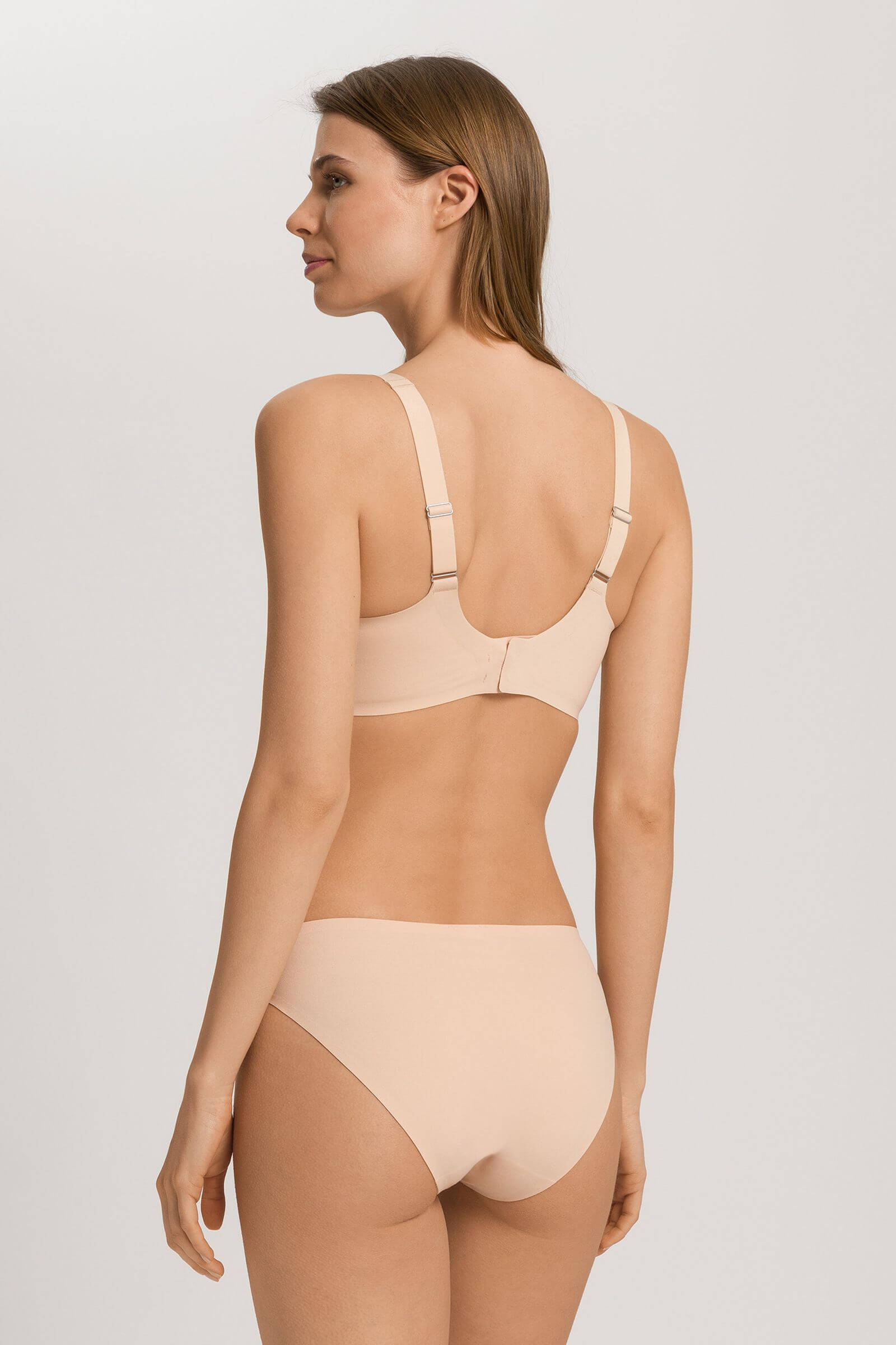 Бесшовный бюстгальтер со съемными вкладышами. Цвет Бежевый (070274)