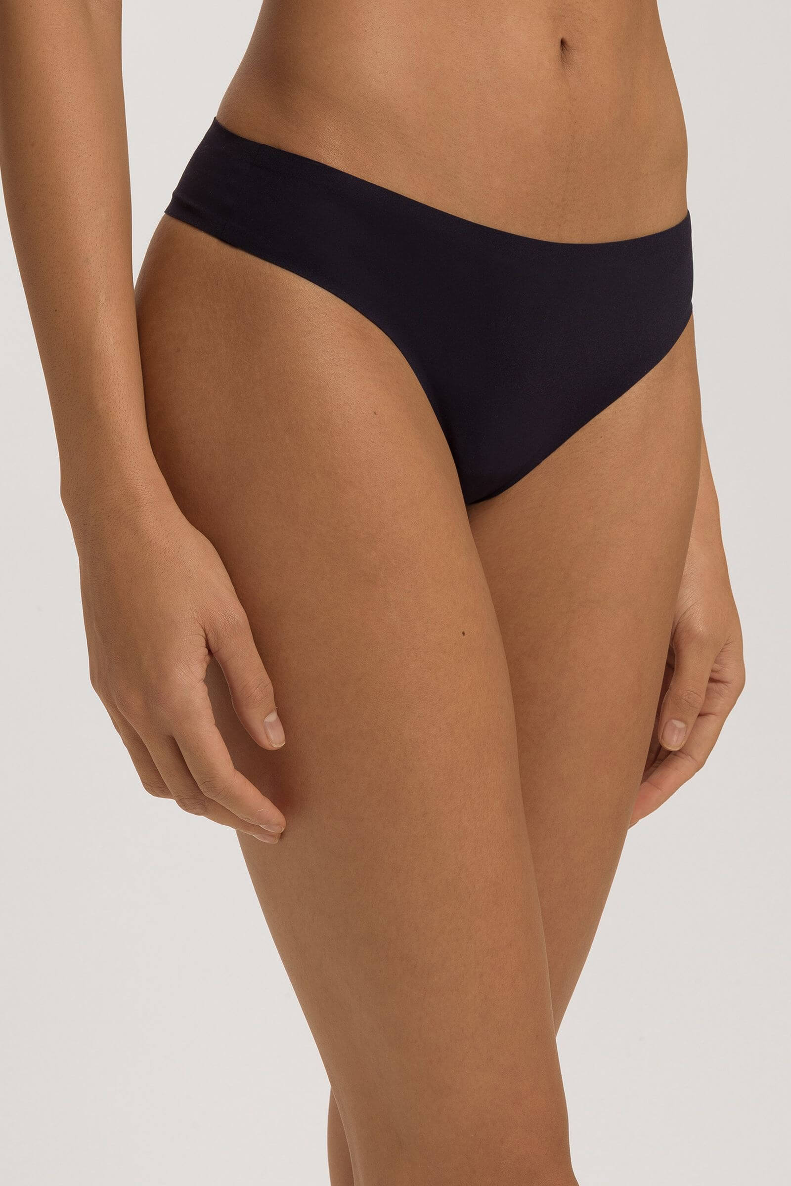 Бесшовные трусы танга. Цвет Черный (070019)