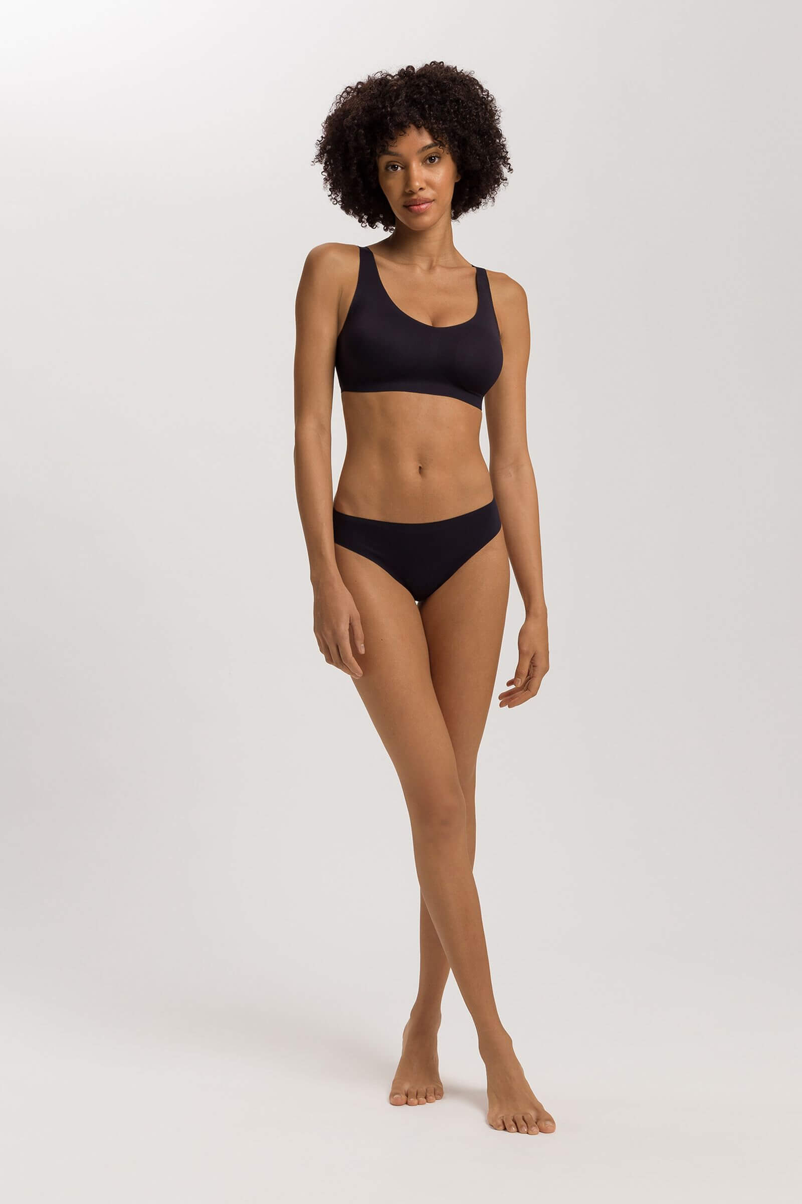 Бесшовные трусы танга. Цвет Черный (070019)