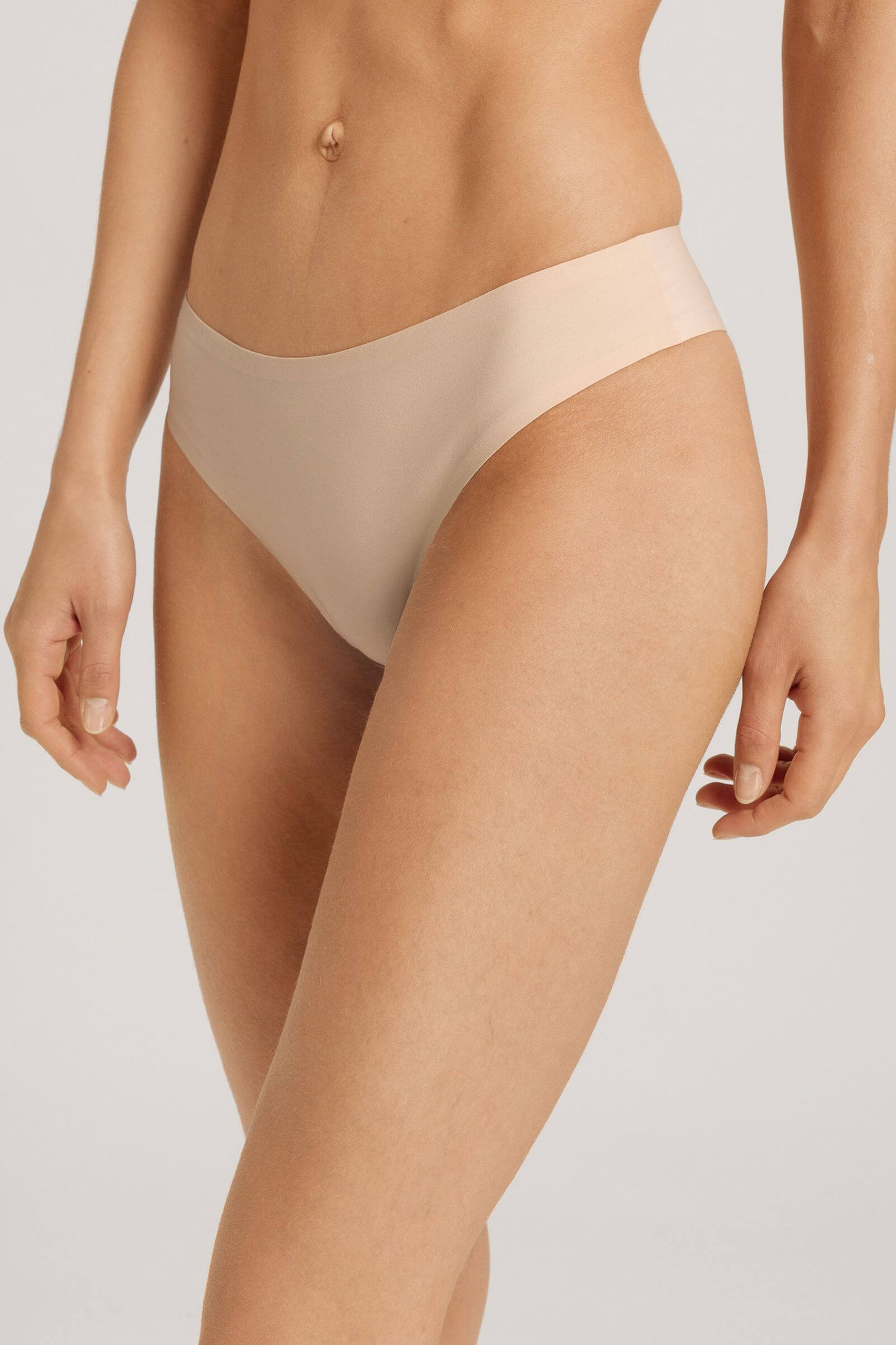 Бесшовные трусы танга. Цвет Бежевый (070274)