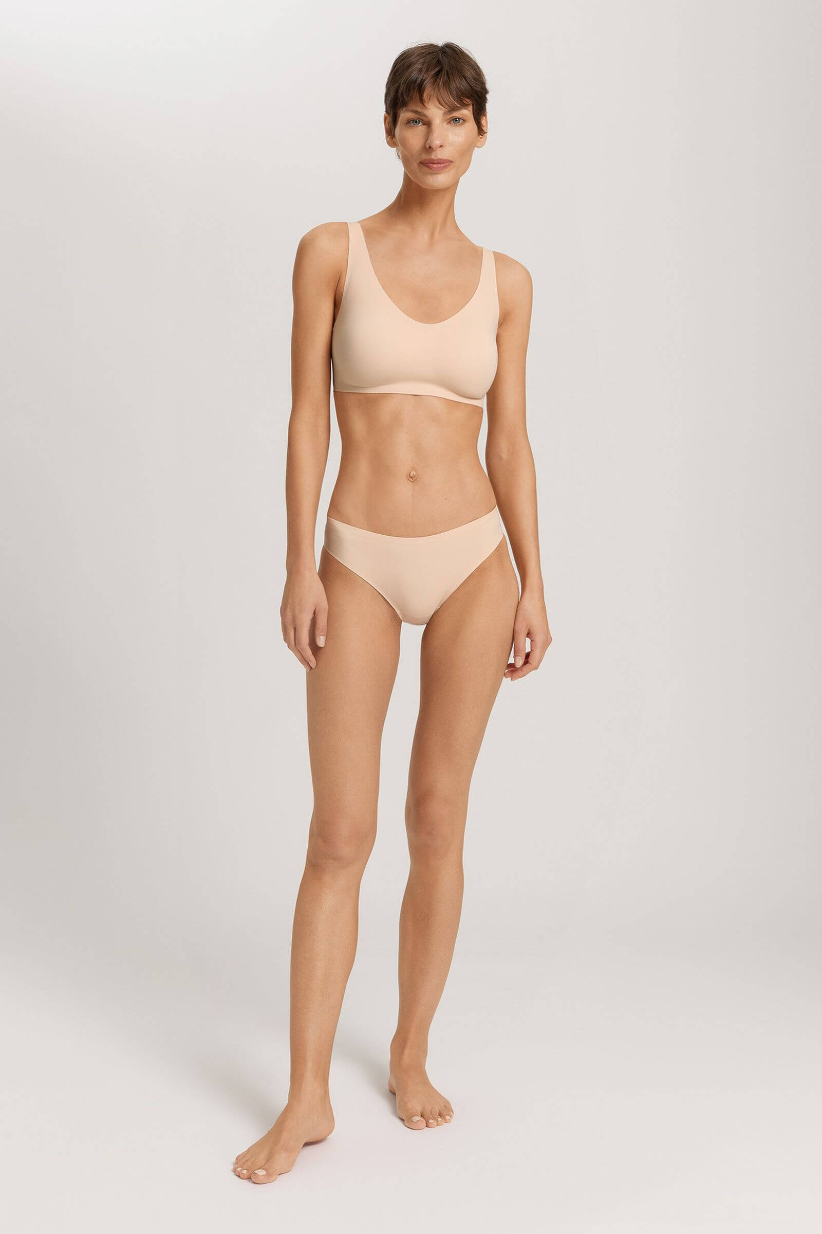 Бесшовные трусы танга. Цвет Бежевый (070274)