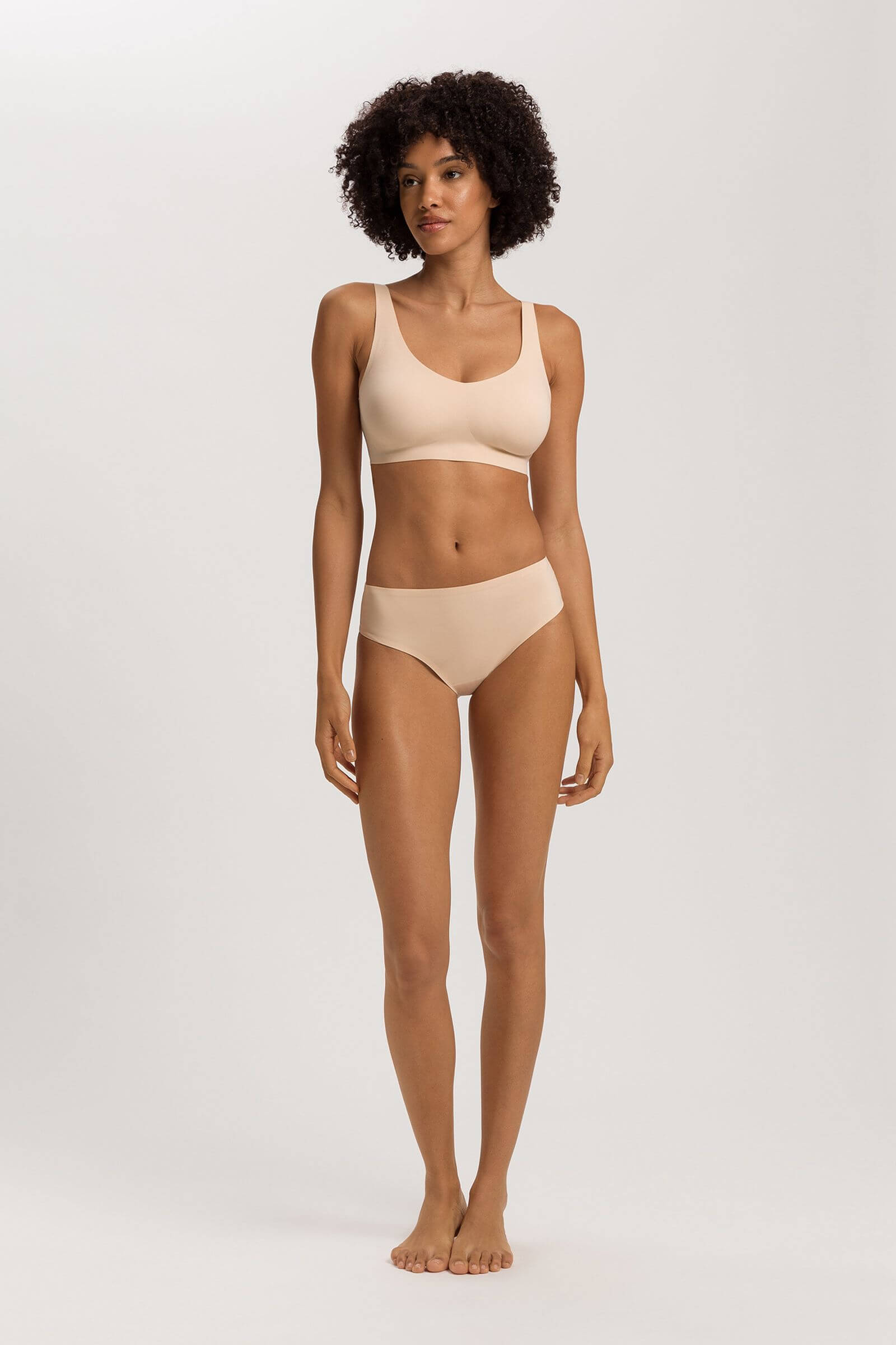 Бесшовные трусы слипы. Цвет Бежевый (070274)