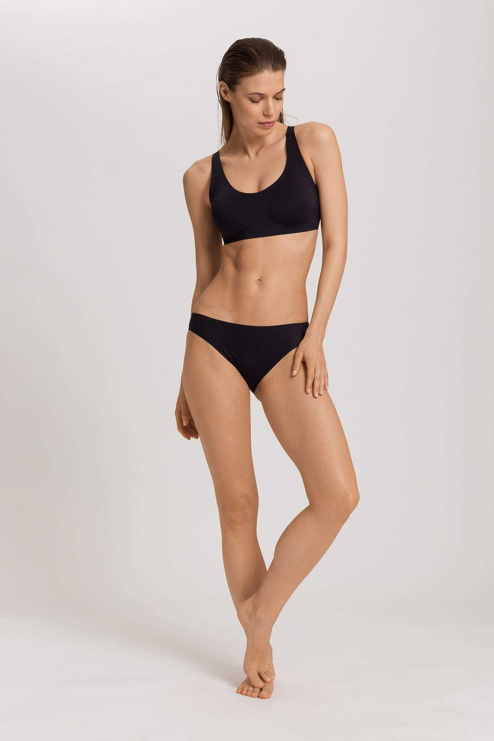 Бесшовные трусы слипы. Цвет Черный (070019)