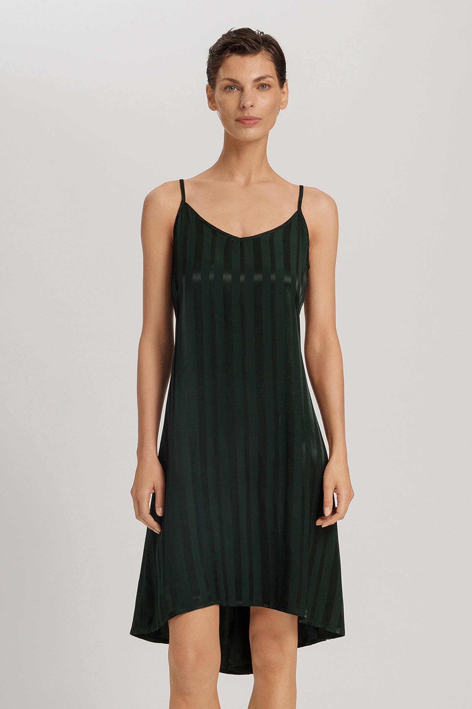 Ночная сорочка из 100% вискозы. Цвет Черный (072709)