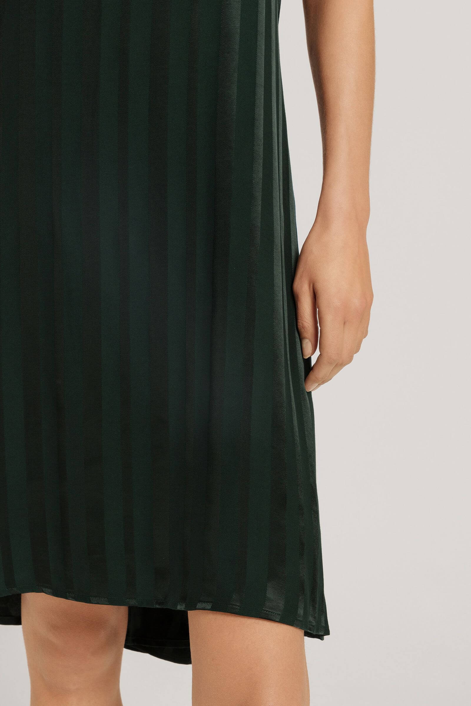 Ночная сорочка из 100% вискозы. Цвет Черный (072709)