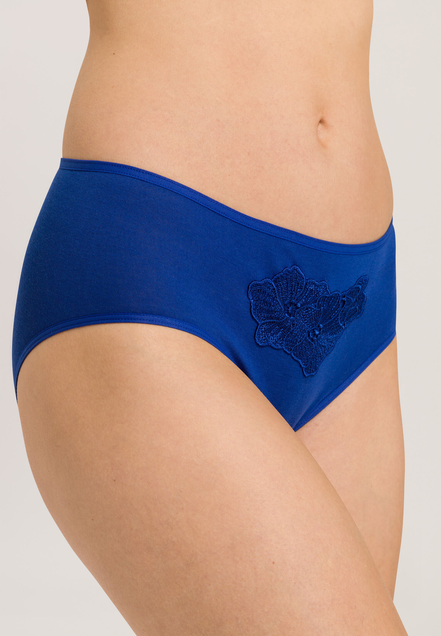 Трусы слипы с цветочной вышивкой. Цвет Синий (071653)