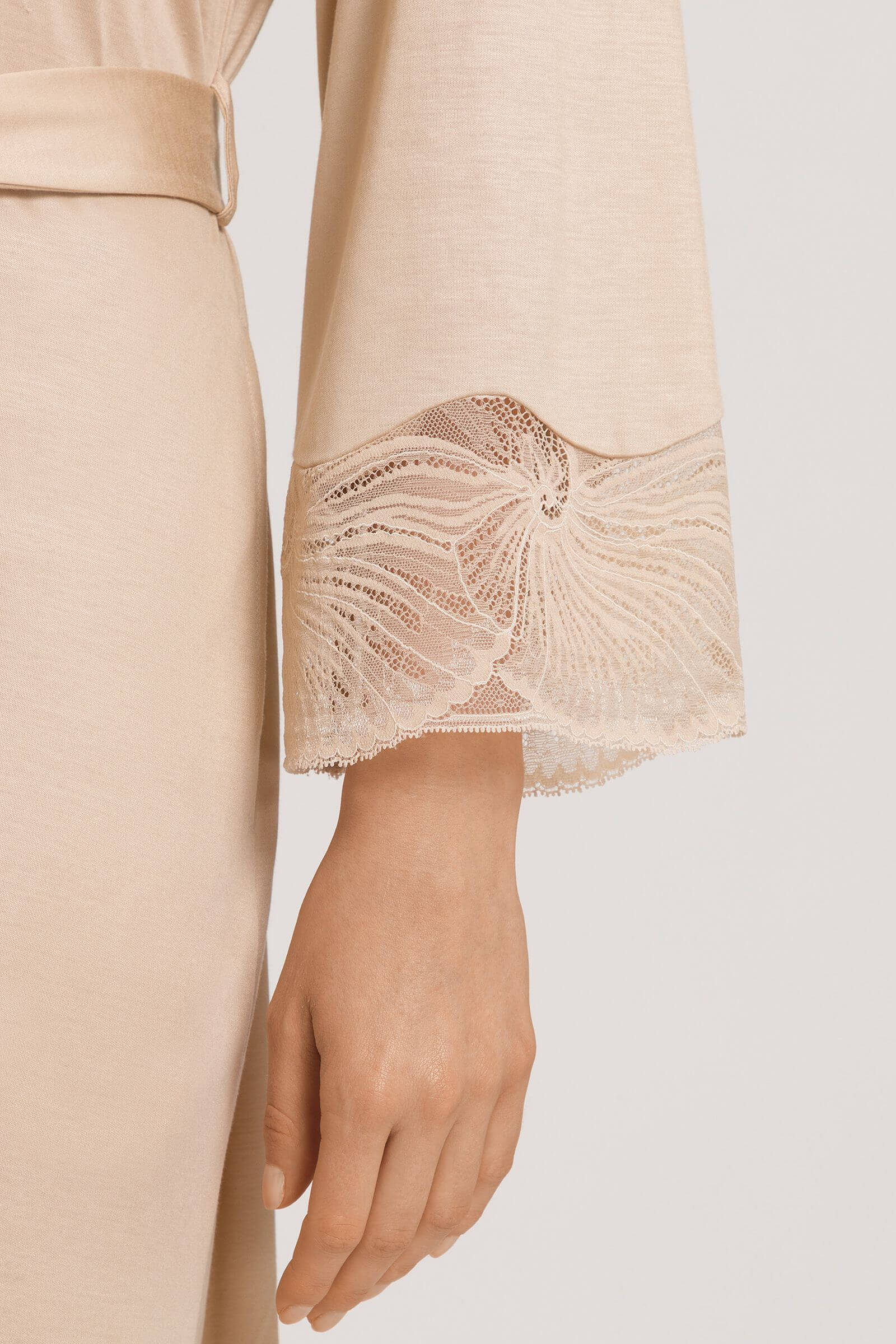 Короткий халат из 100% модала. Цвет Бежевый (072216)