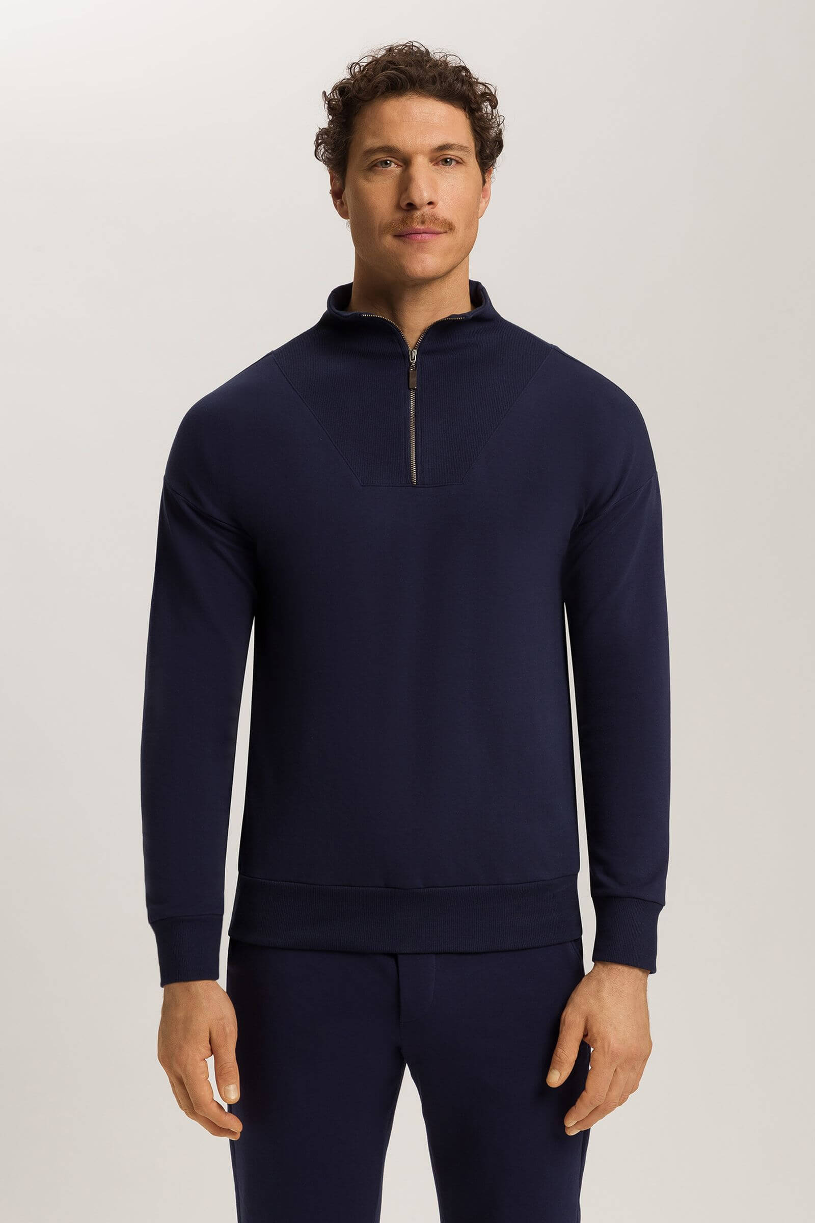 Хлопковый свитшот с воротником на молнии. Цвет Синий (071610)