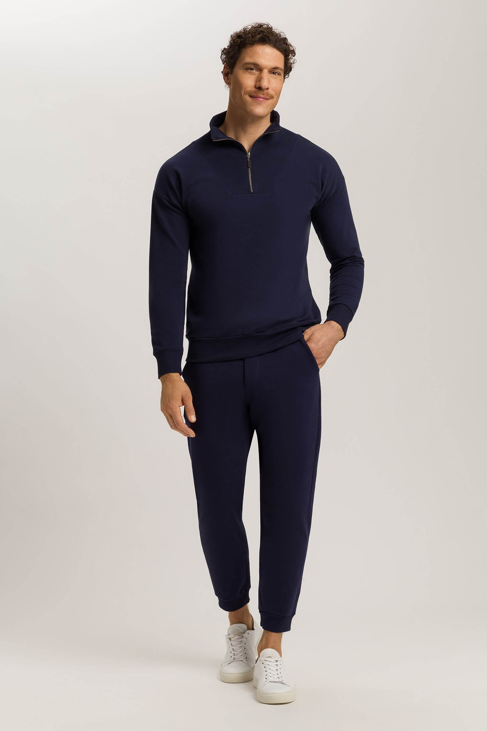 Хлопковый свитшот с воротником на молнии. Цвет Синий (071610)