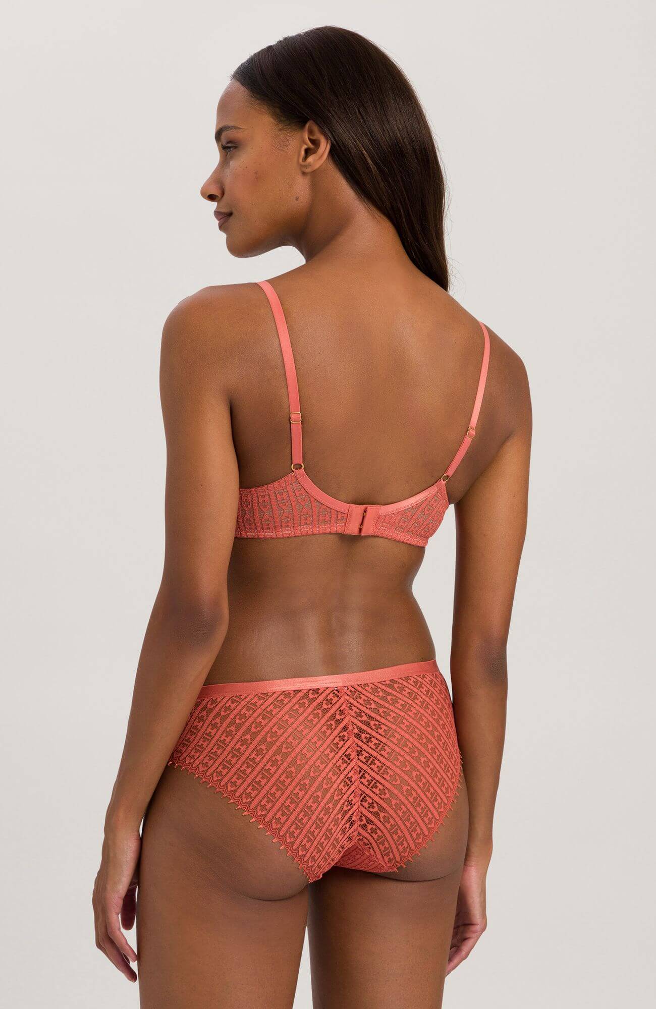 Бюстгальтер с треугольными чашками на косточках. Цвет Персиковый (072294)