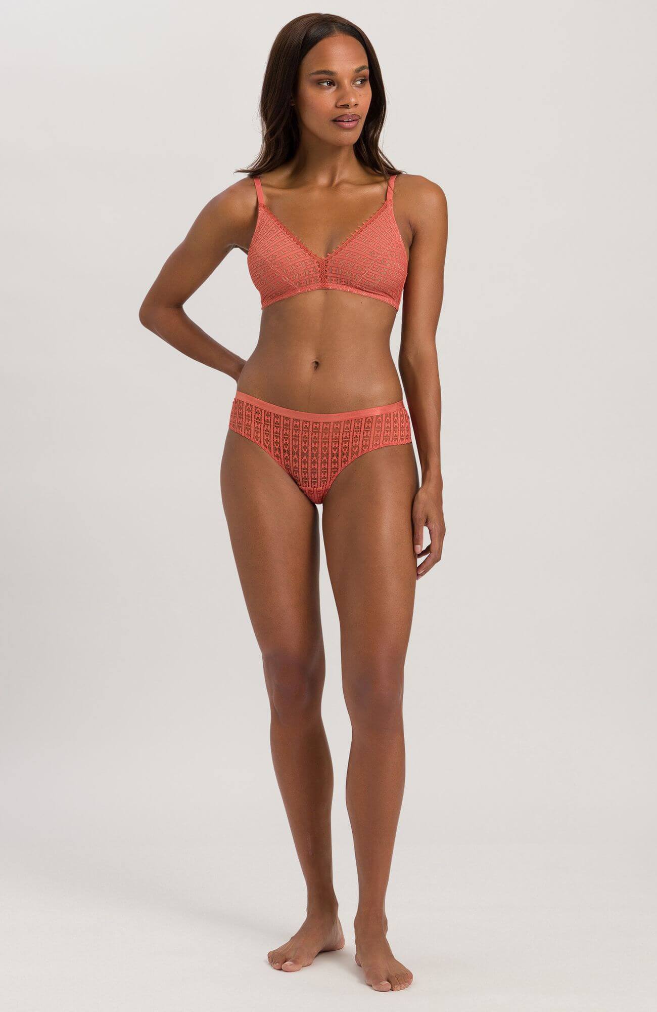 Бюстгальтер с треугольными чашками на косточках. Цвет Персиковый (072294)