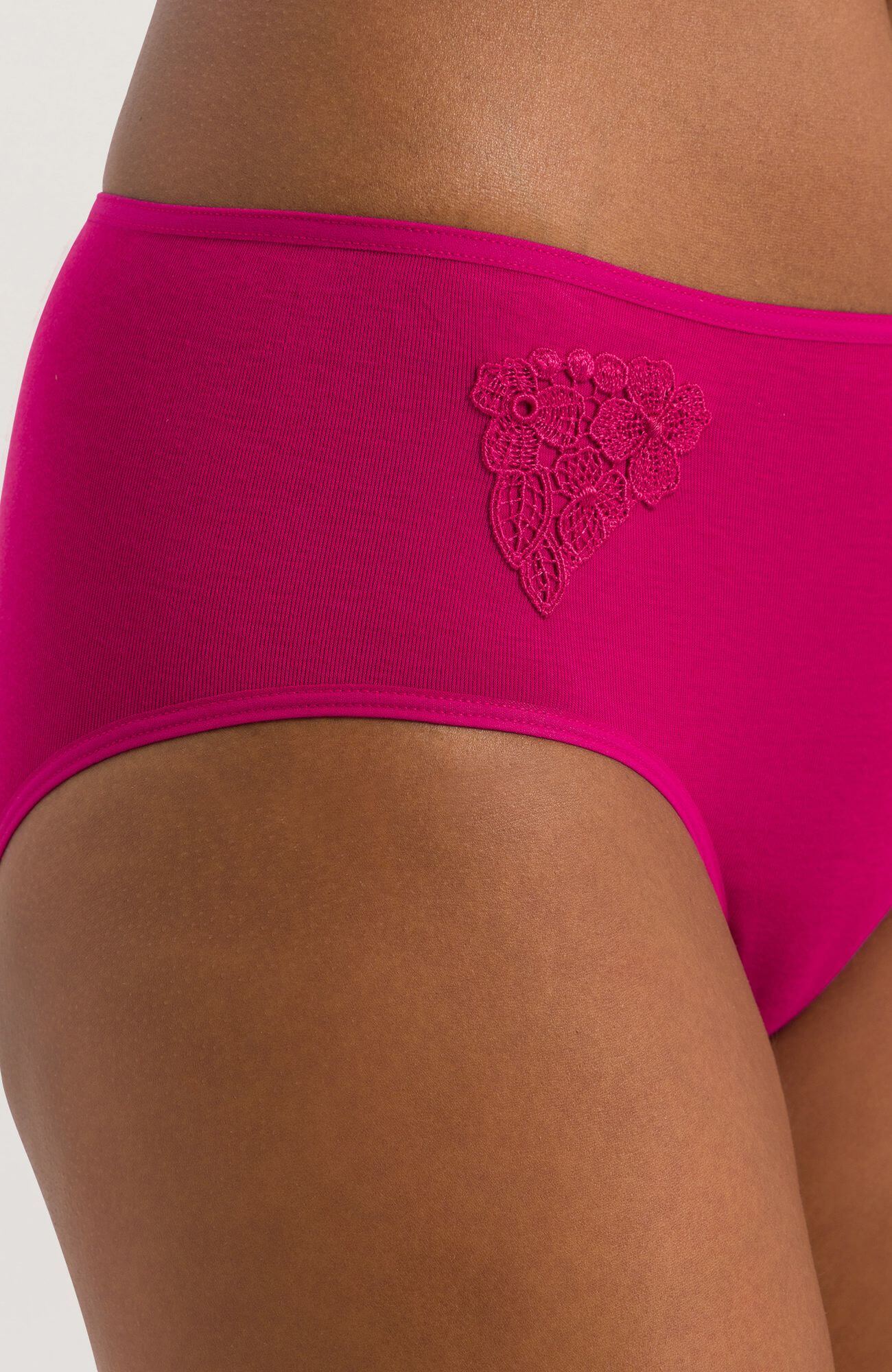 Трусы слипы с вышивкой. Цвет Фуксия (072462)