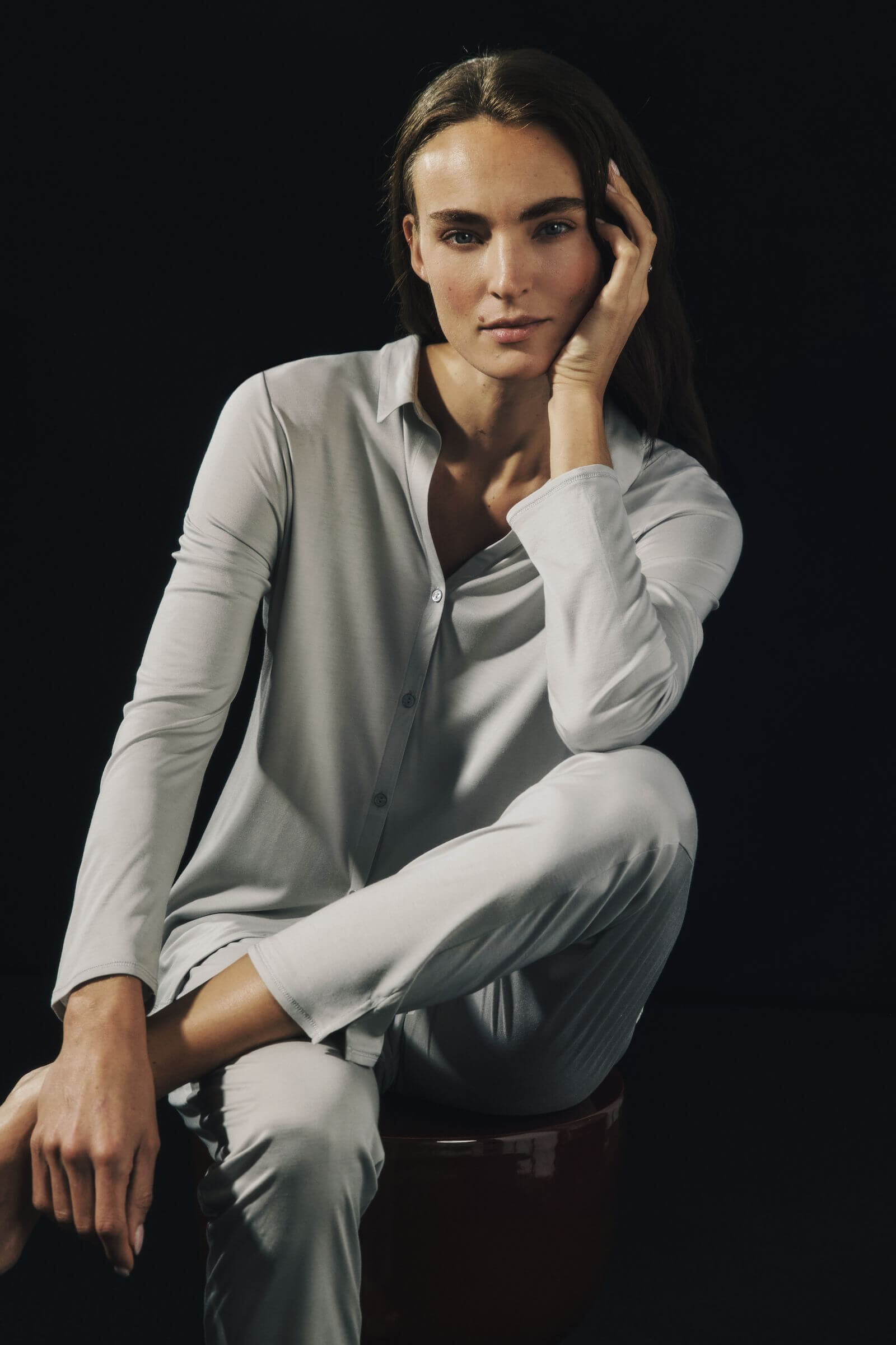 Брюки из микромодала и шелка с разрезами снизу. Цвет Серый (072652)