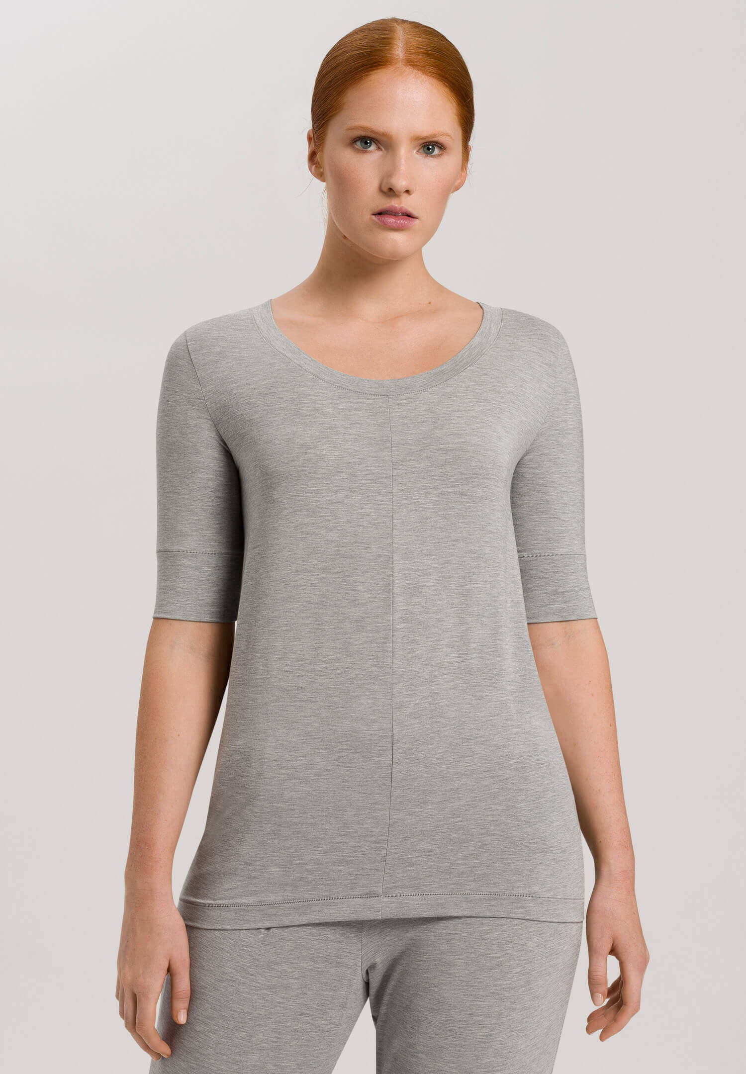 Футболка с рукавом до локтя