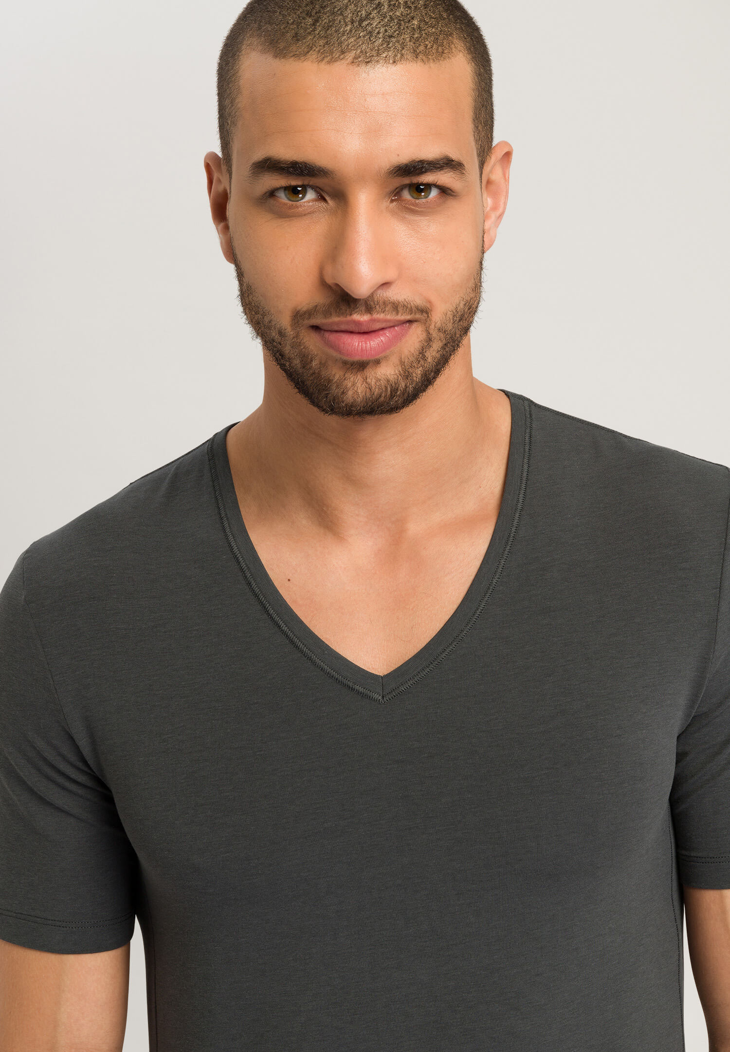 Бельевая футболка с V-образным вырезом. Цвет Серый (072844)