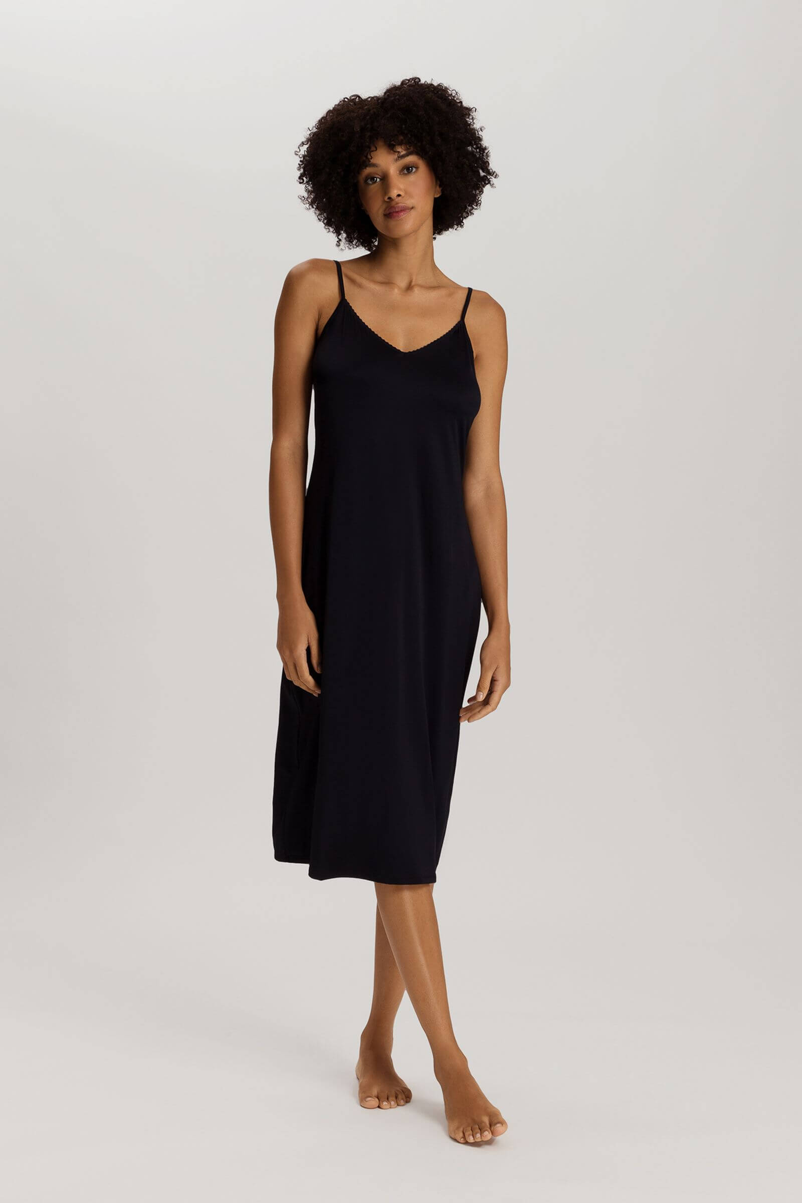 Комбинация из вискозного атласа. Цвет Черный (070019)