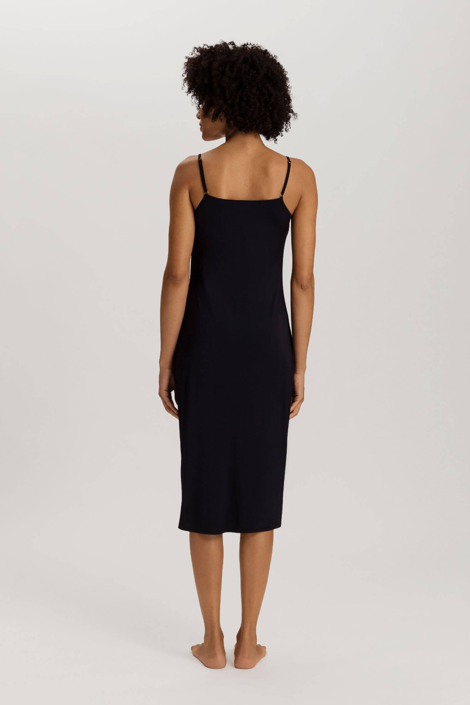 Комбинация из вискозного атласа. Цвет Черный (070019)