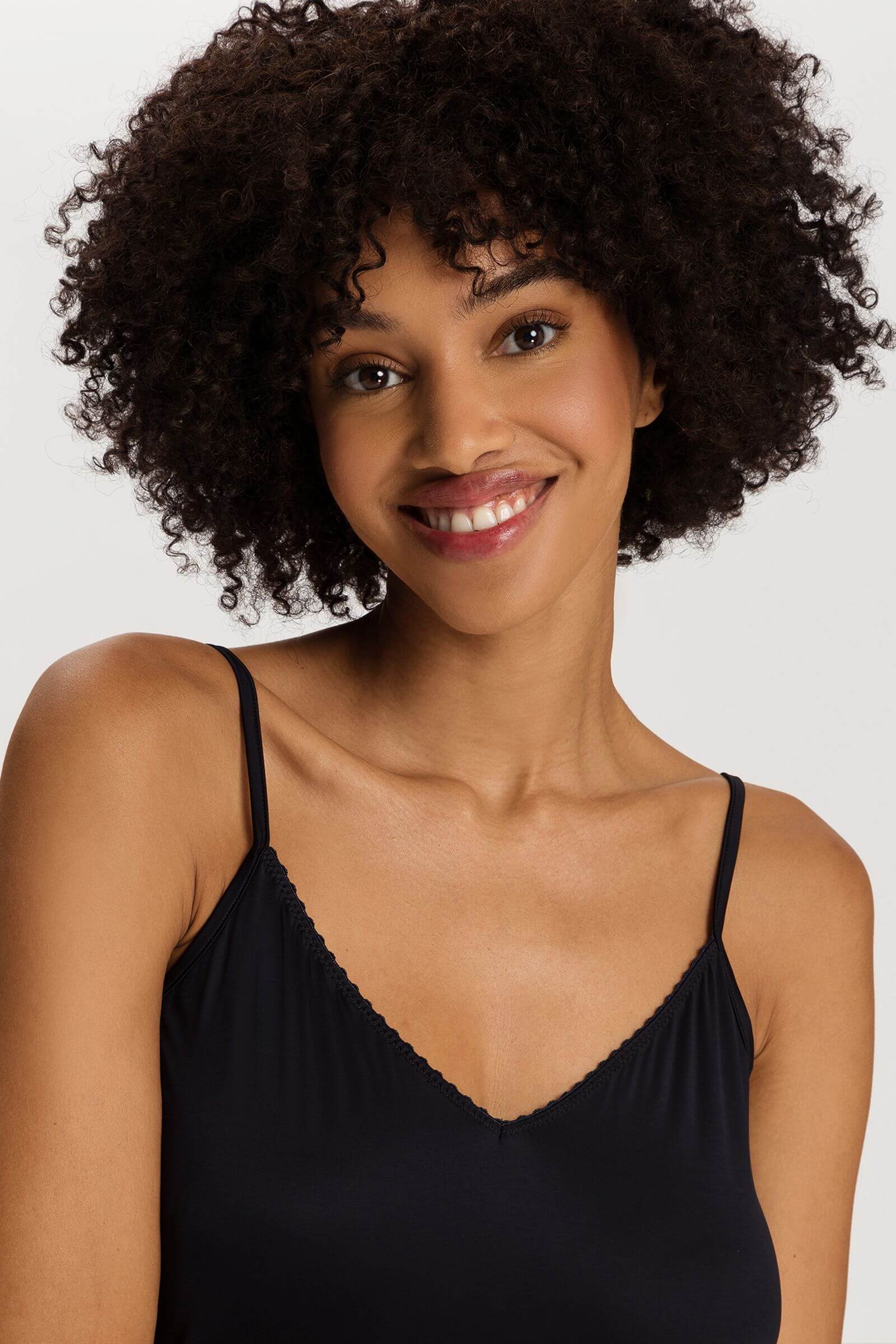 Комбинация из вискозного атласа. Цвет Черный (070019)