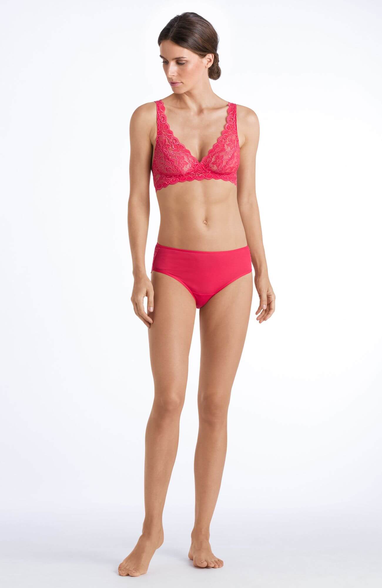 Кружевной бюстгальтер с треугольными чашками. Цвет Розовый (071399)