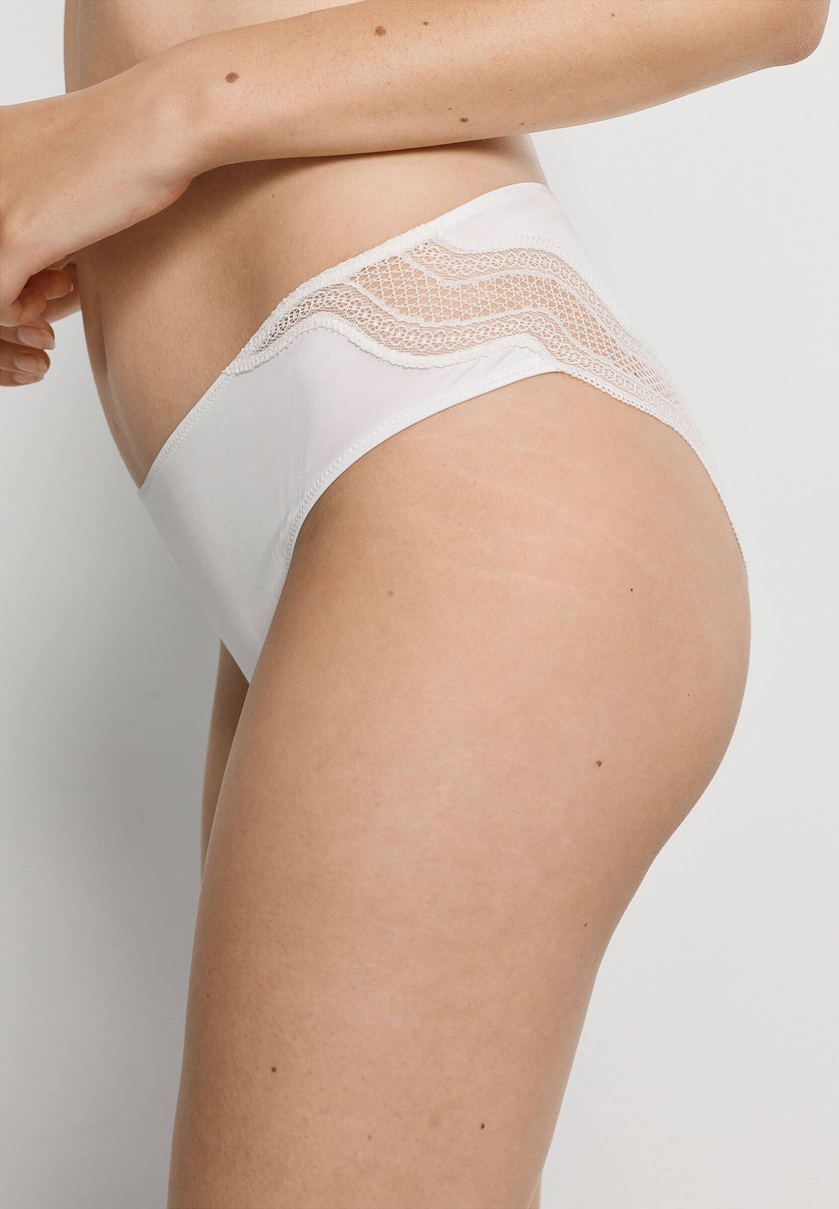 Трусы слипы с кружевом. Цвет Белый (070102)