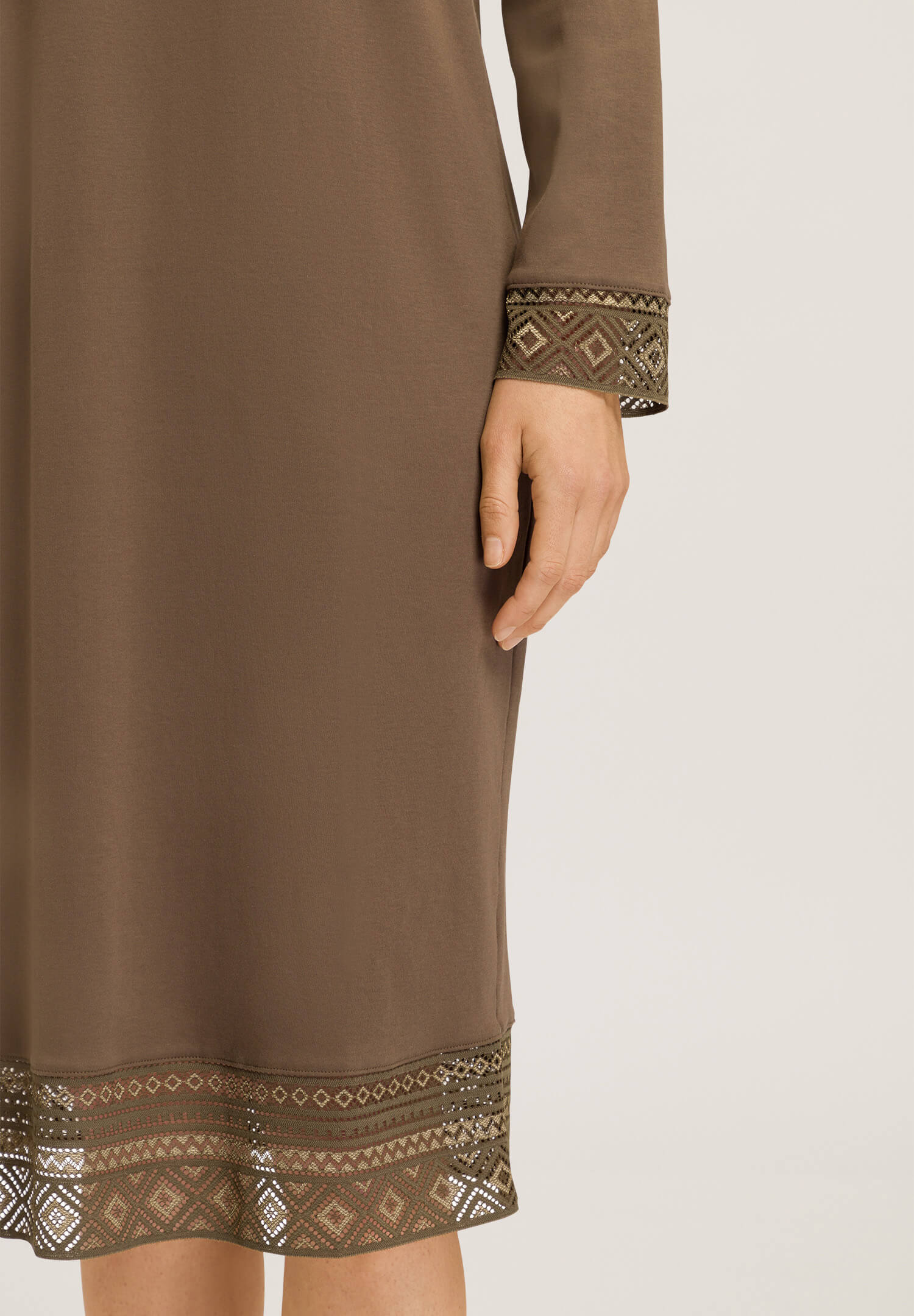 Ночная сорочка с длинным рукавом. Цвет Оливковый (071775)