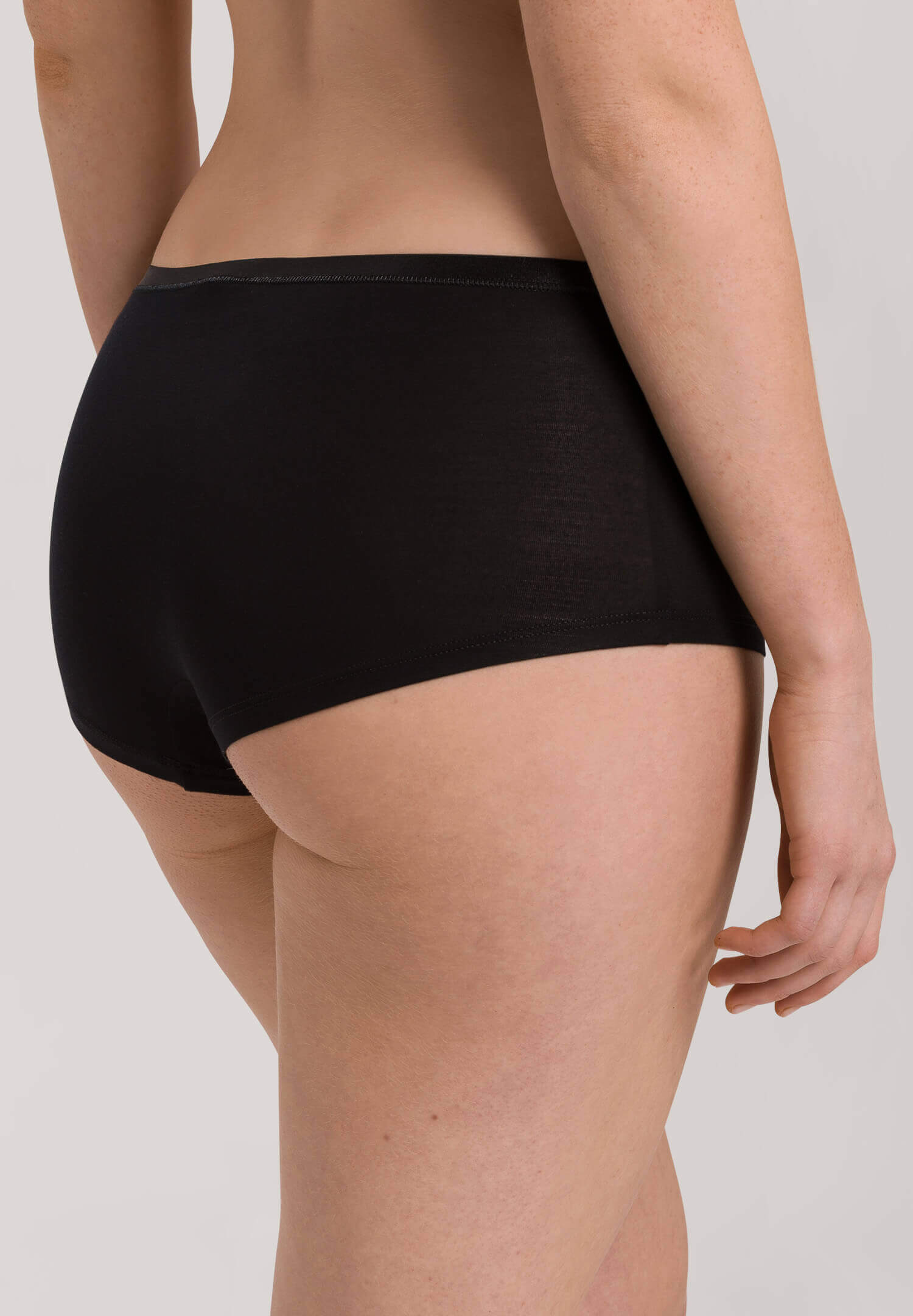 Бесшовные трусы хипстеры. Цвет Черный (070019)