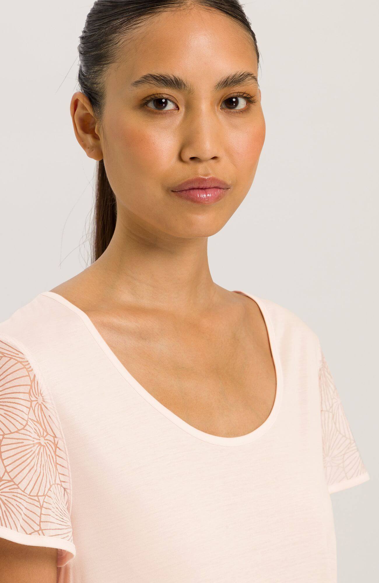 Ночная сорочка с цветочной вышивкой. Цвет Пудровый (071348)