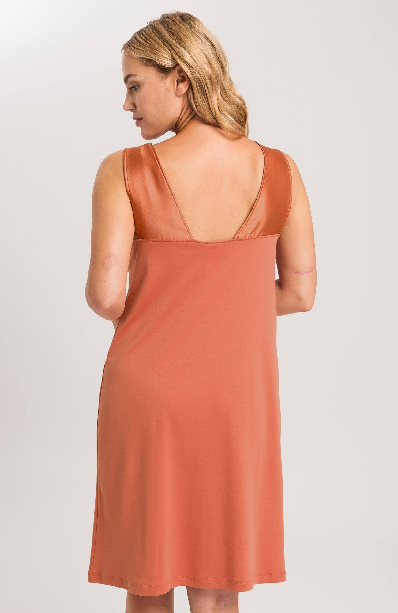 Ночная сорочка с V-образным вырезом. Цвет Персиковый (072294)