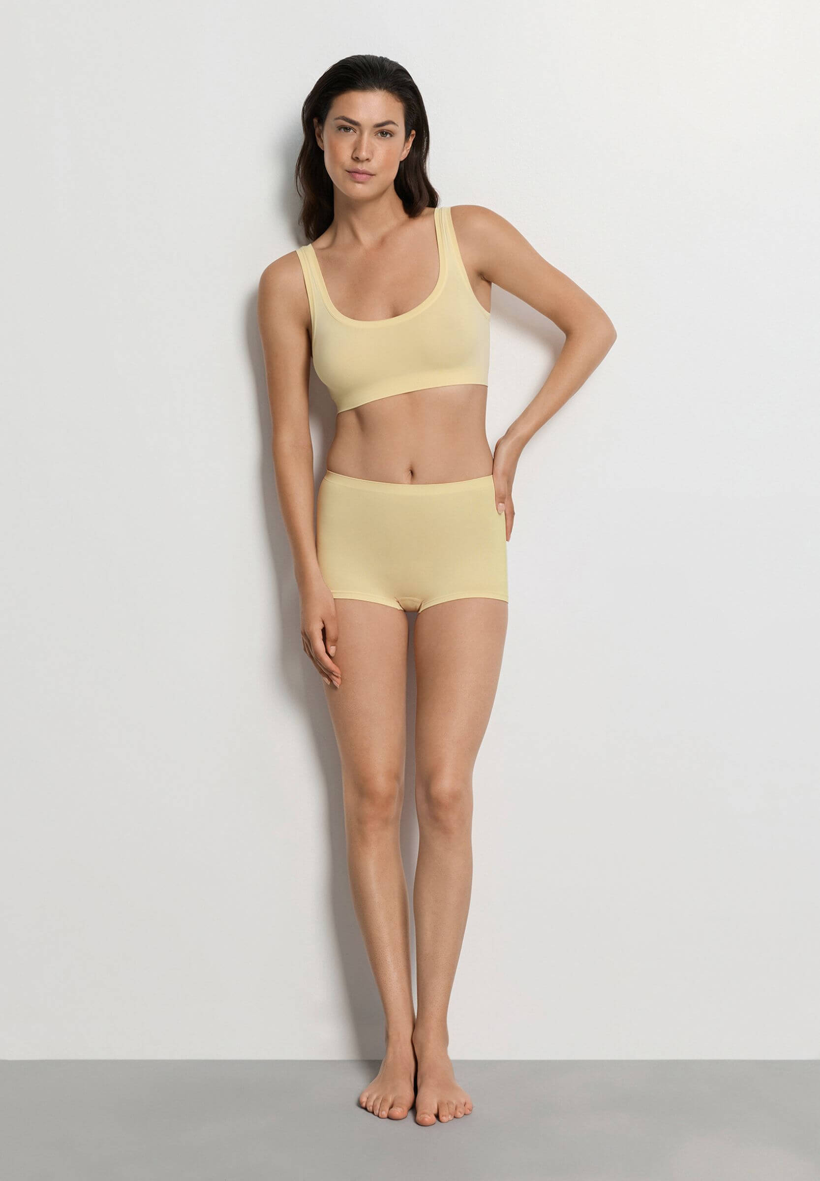 Бесшовный кроп-топ из нежной микрофибры. Цвет Желтый (072224)