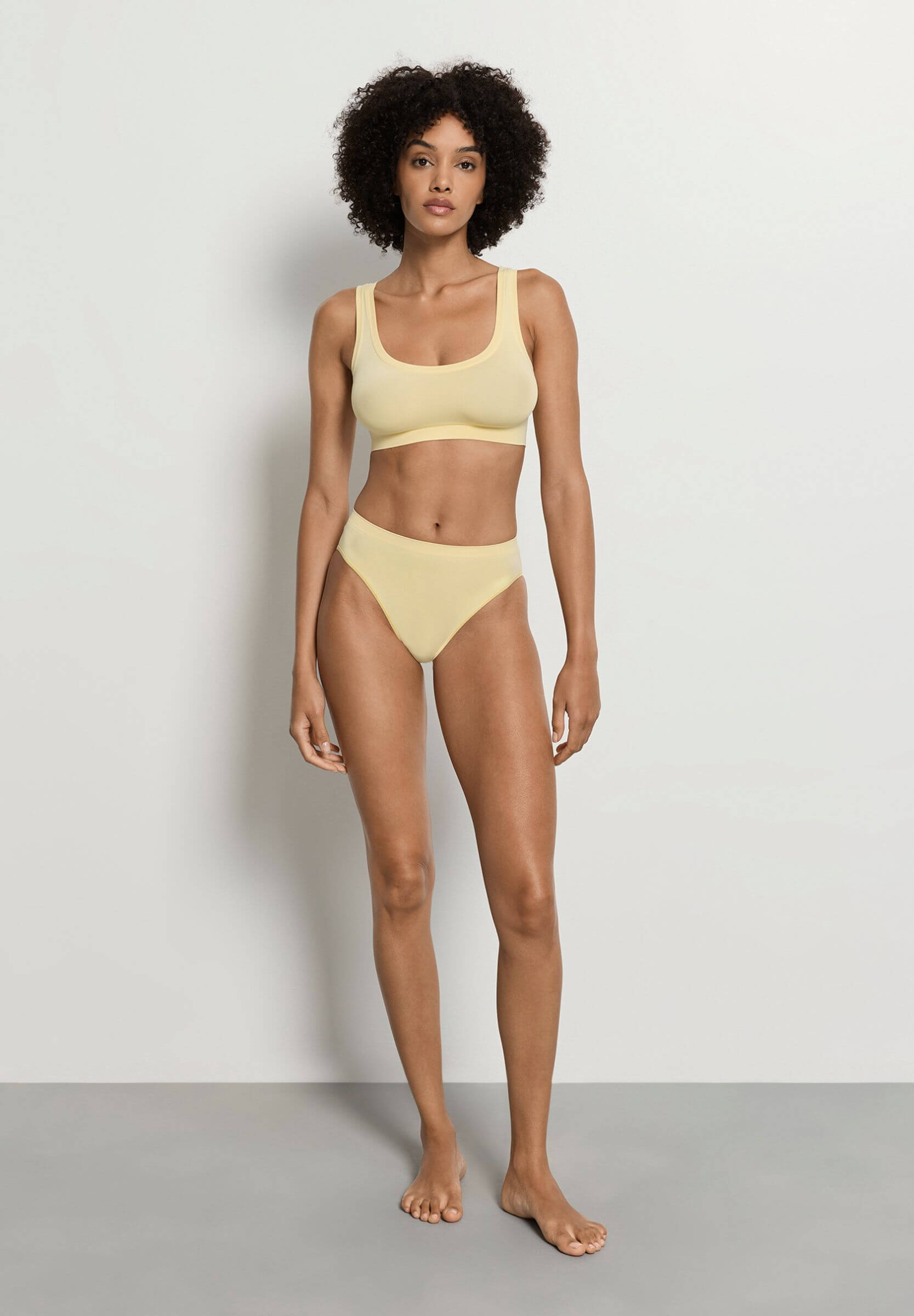 Бесшовные трусы слипы. Цвет Желтый (072224)