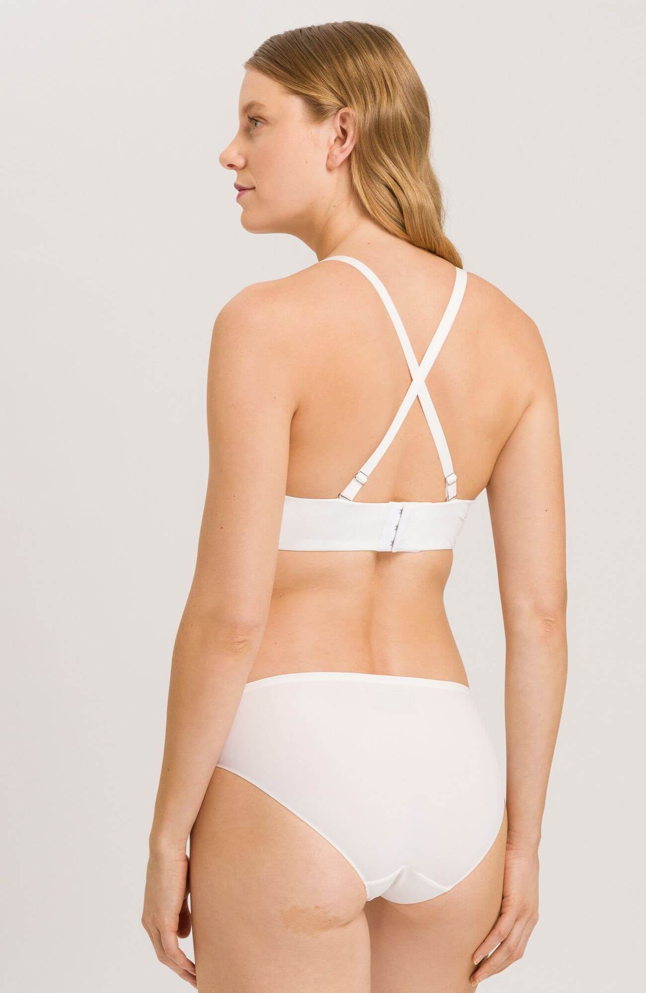Бюстгальтер бандо с бретелями-трансформерами. Цвет Белый (070102)