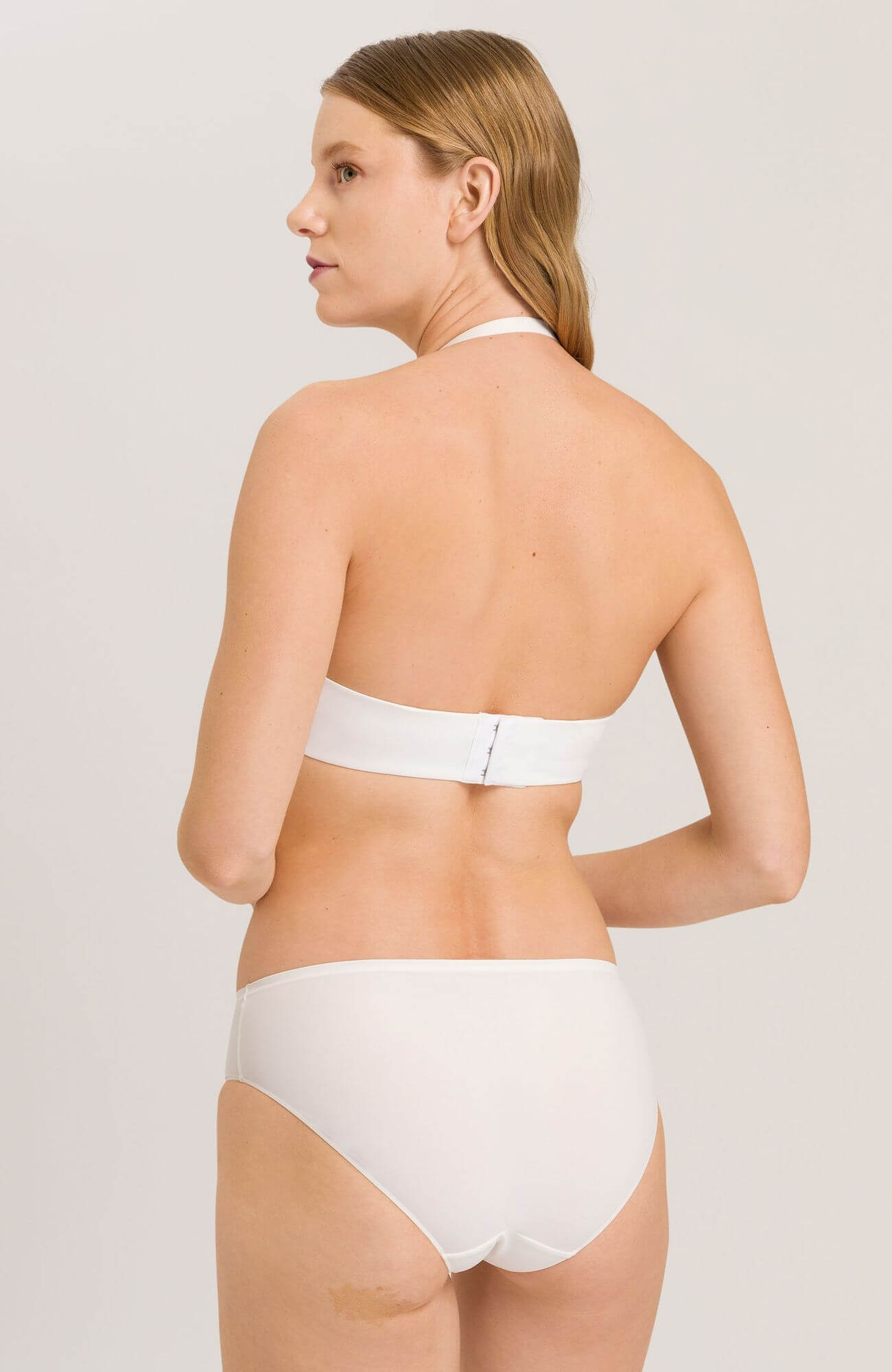 Бюстгальтер бандо с бретелями-трансформерами. Цвет Белый (070102)
