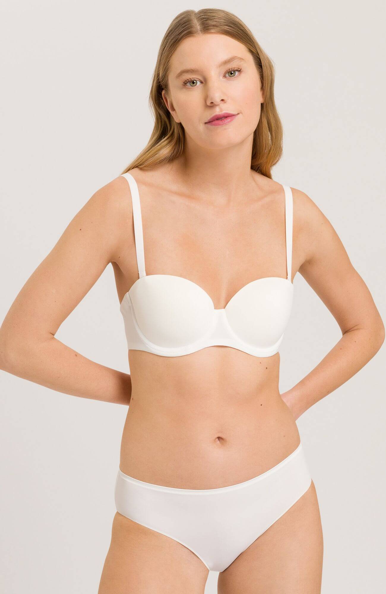 Бюстгальтер бандо с бретелями-трансформерами. Цвет Белый (070102)