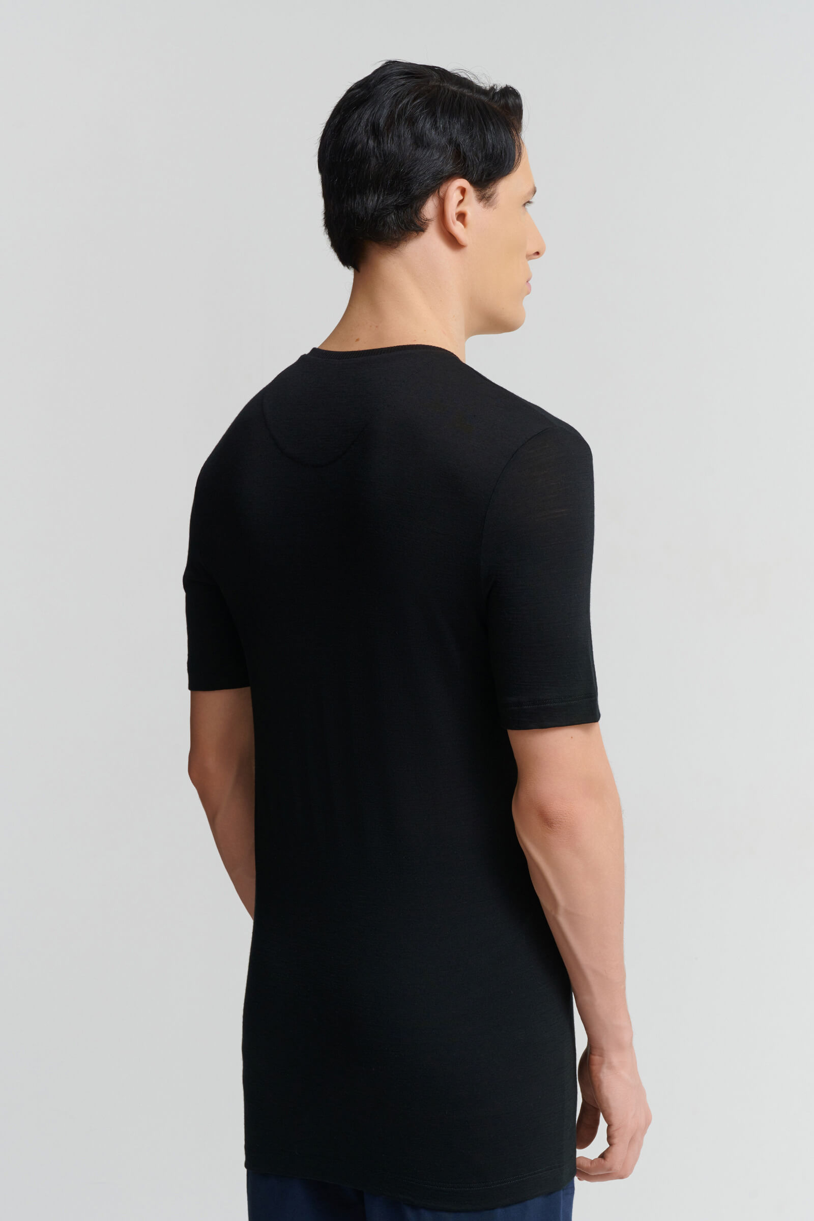 Термофутболка из тонкой шерсти и шелка. Цвет Черный (070019)