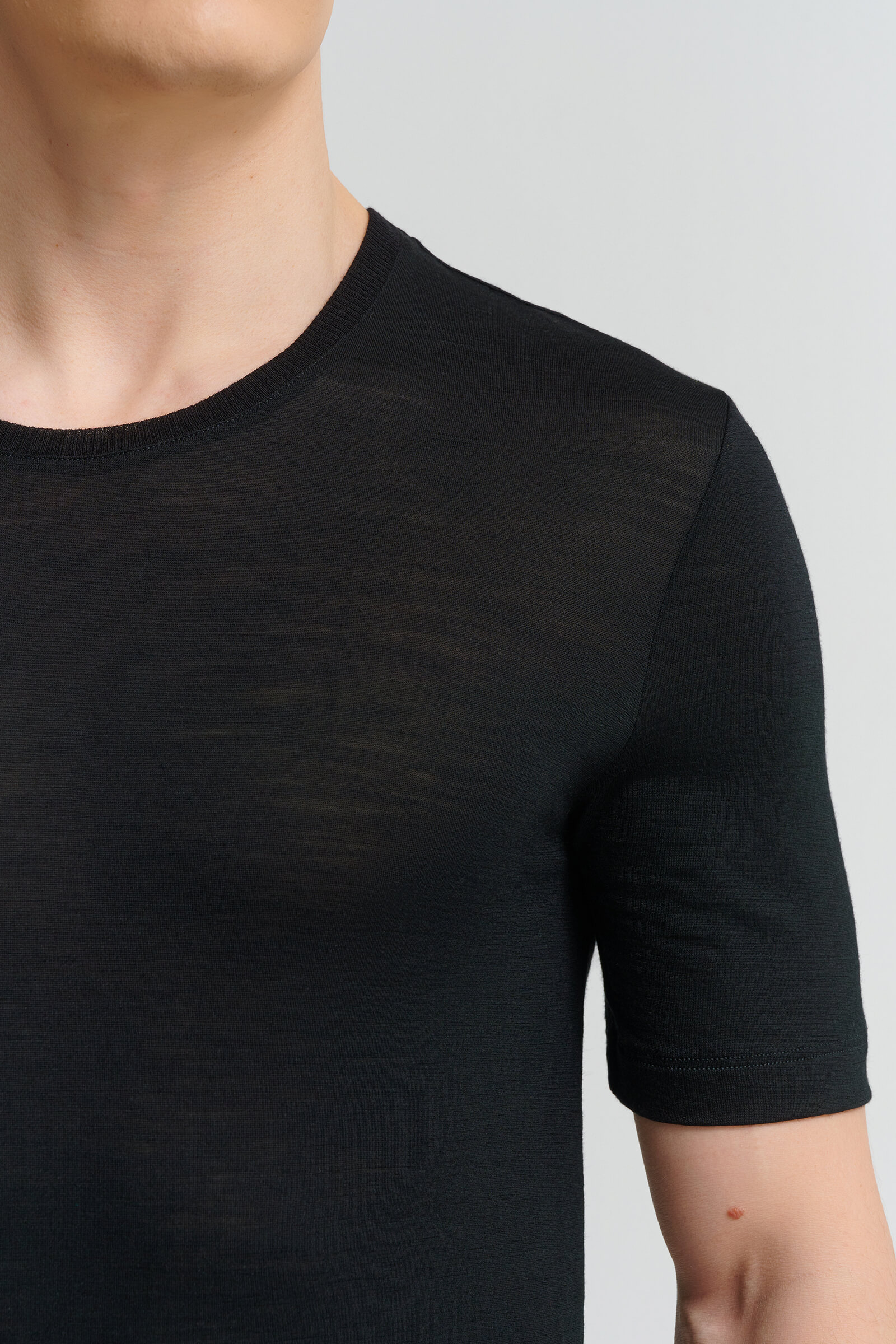 Термофутболка из тонкой шерсти и шелка. Цвет Черный (070019)