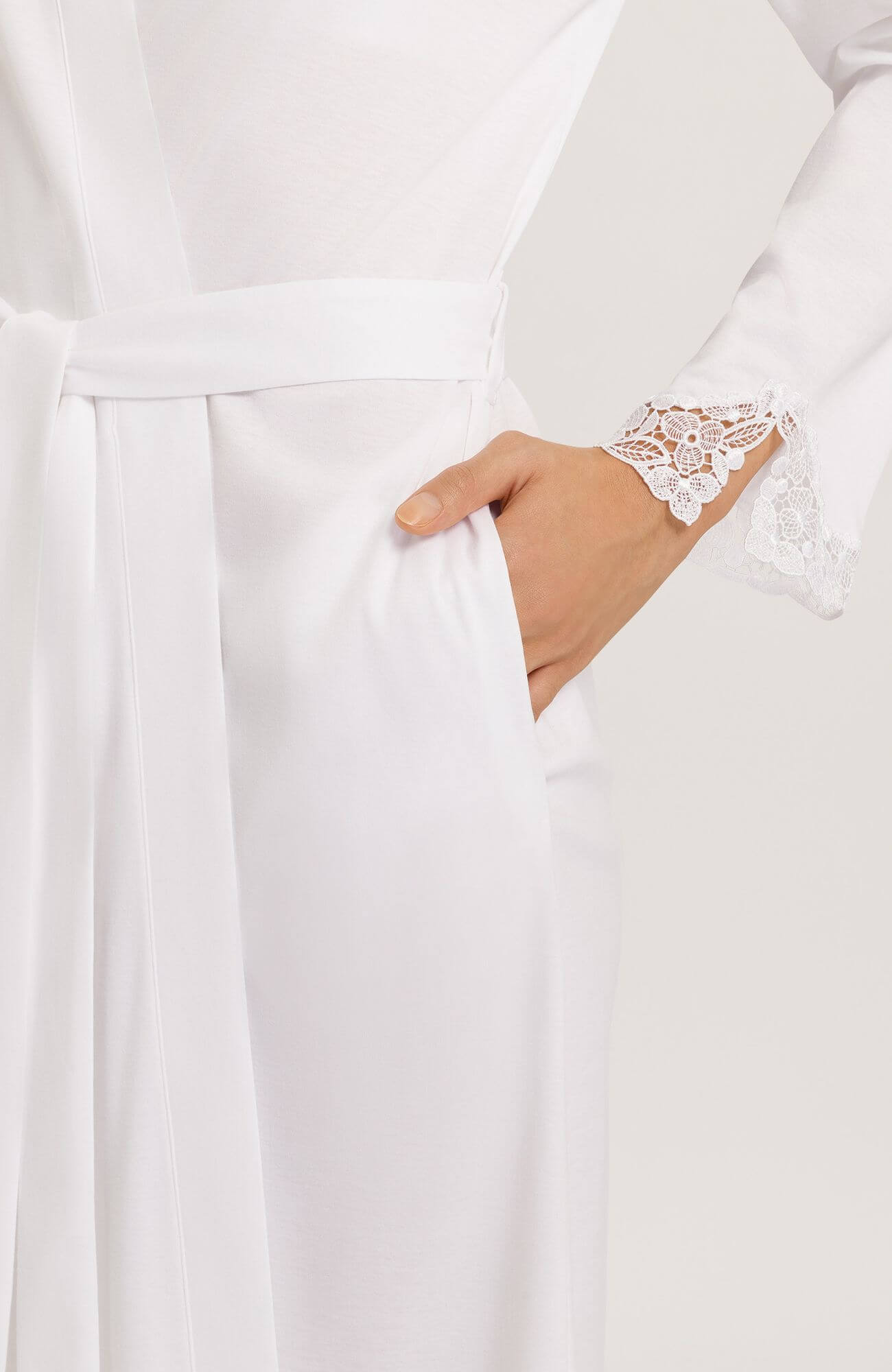 Халат с кружевом. Цвет Белый (070101)