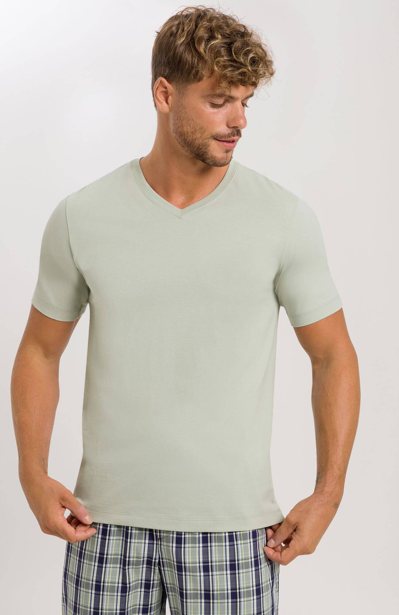 Футболка с V-образным вырезом. Цвет Зеленый (072168)