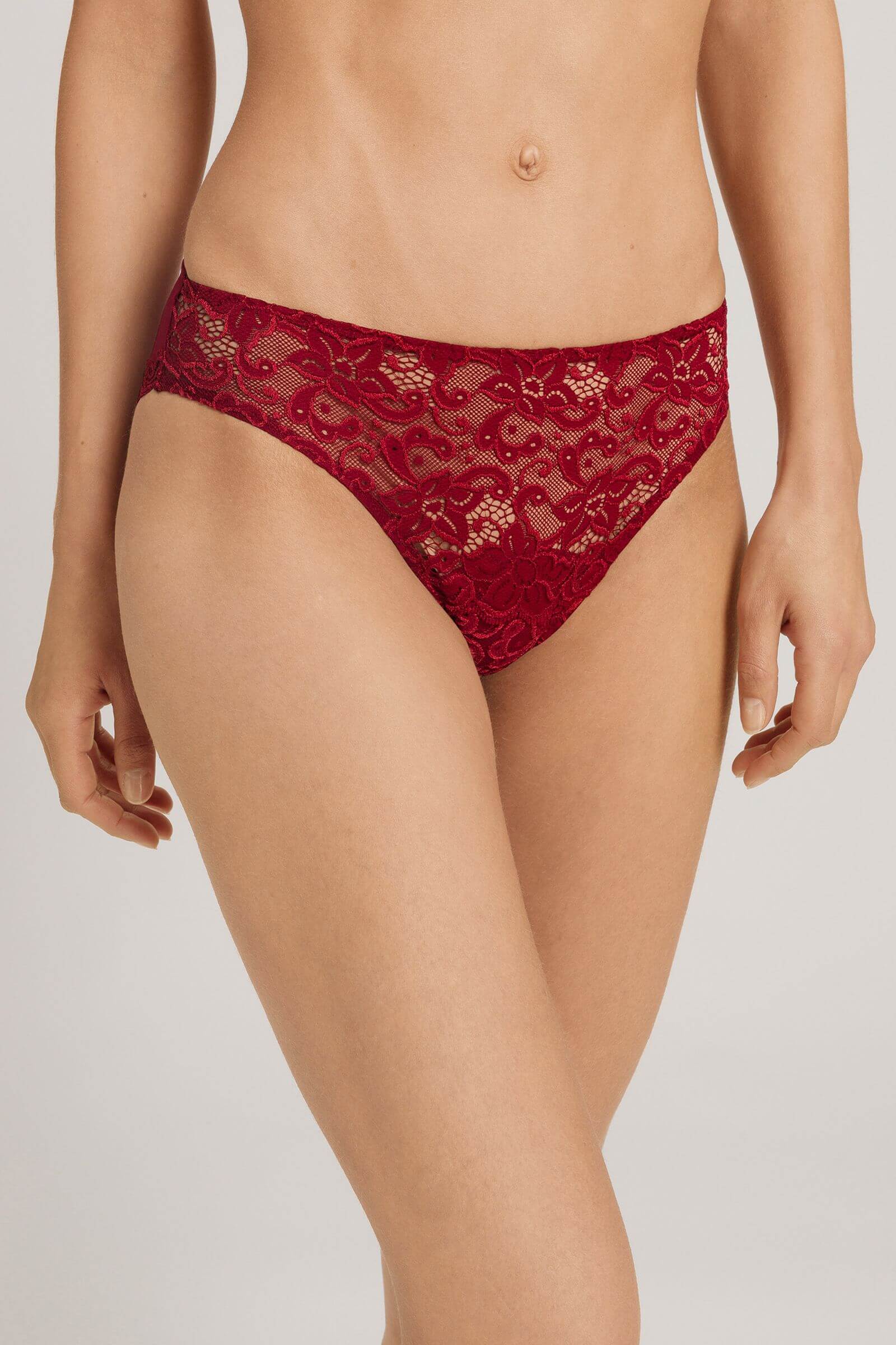 Трусы слипы с цветочным кружевом. Цвет Красный (2418)
