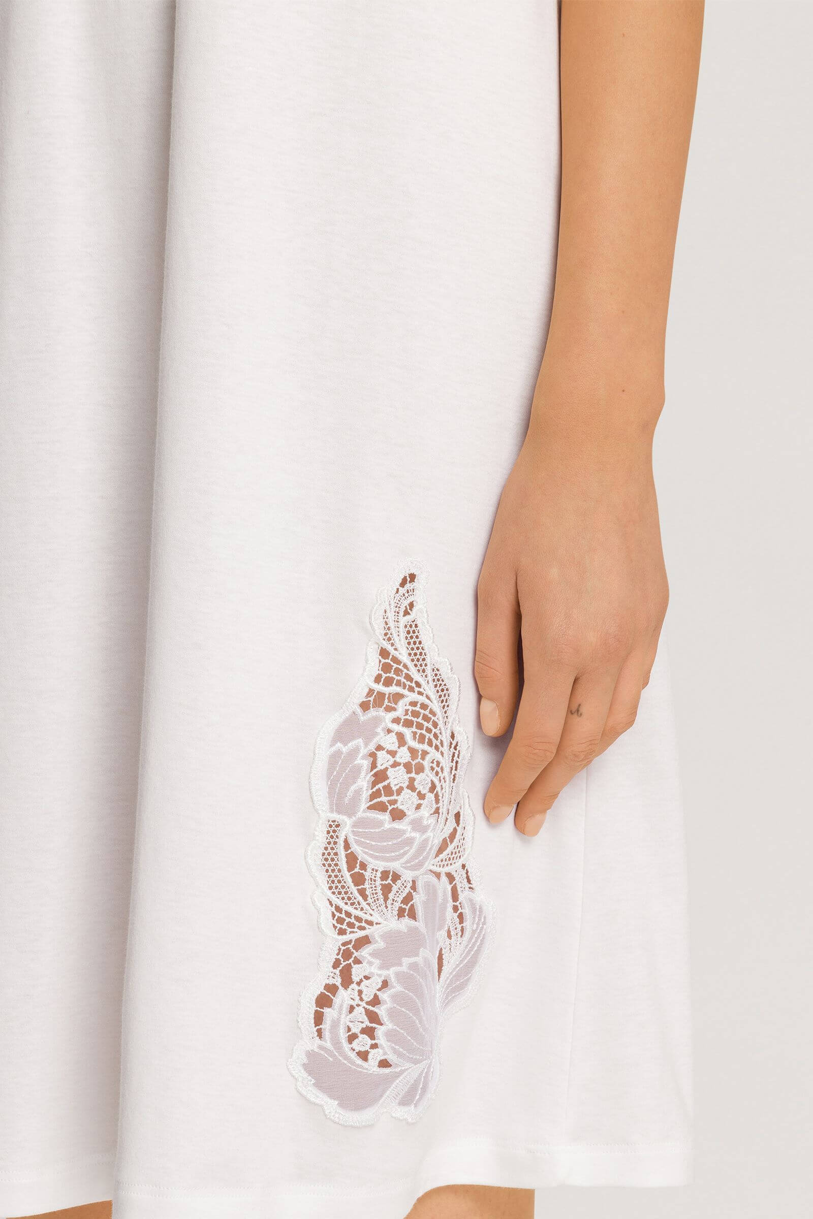 Хлопковая ночная сорочка с коротким рукавом. Цвет Белый (070102)